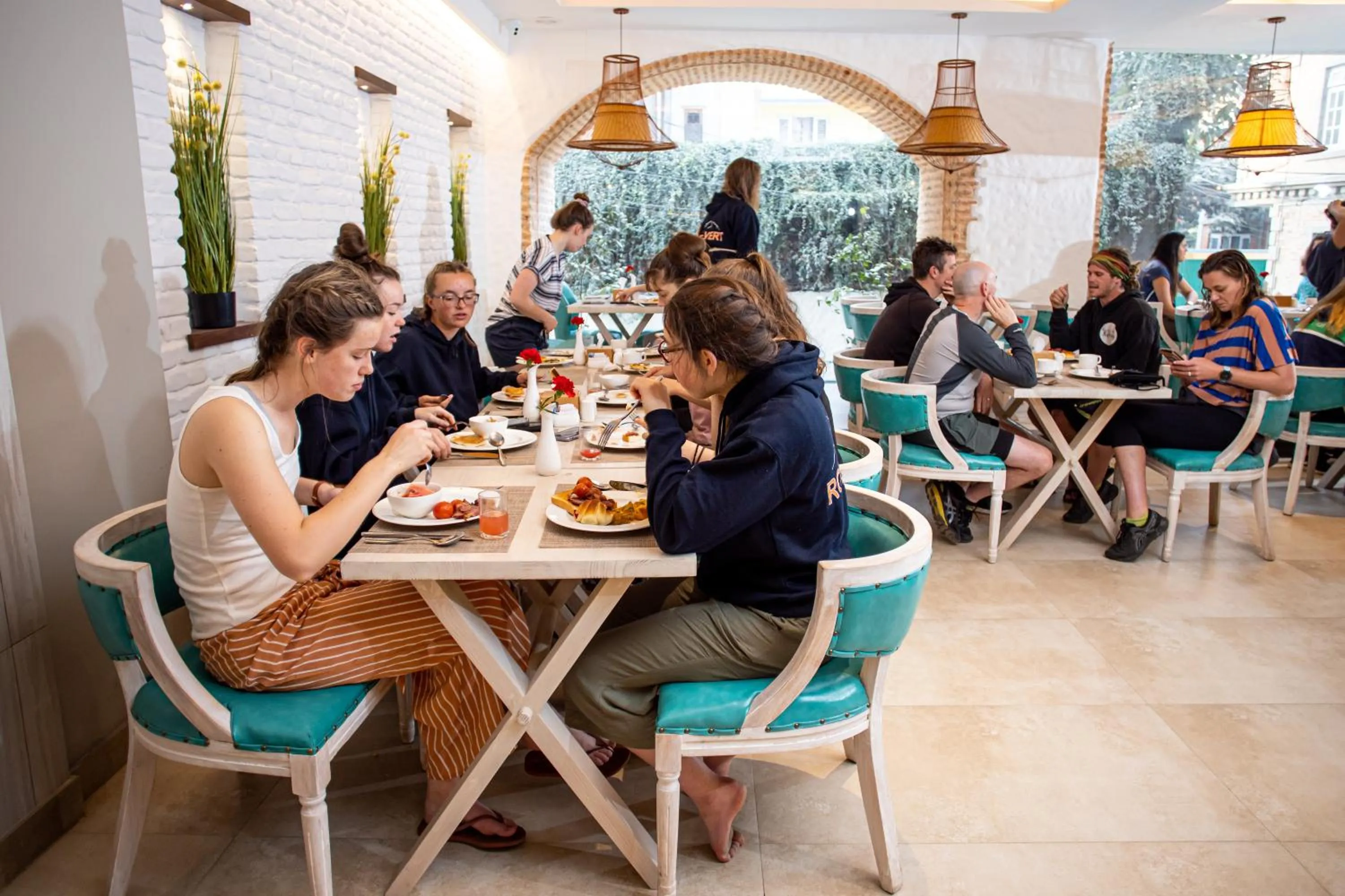 Restaurant/places to eat in Arushi Boutique Hotel