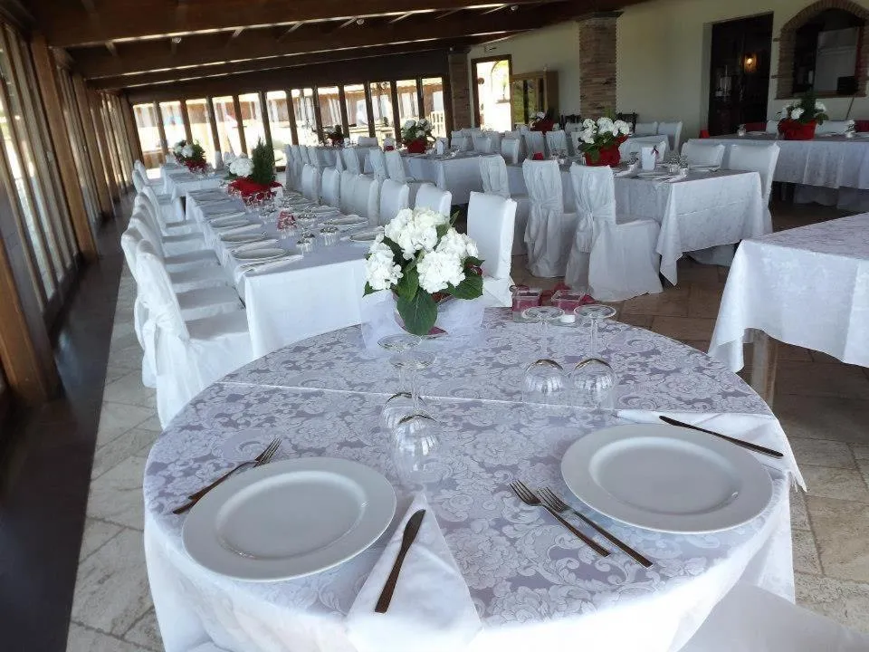 Restaurant/places to eat in Hotel Corsaro Nero