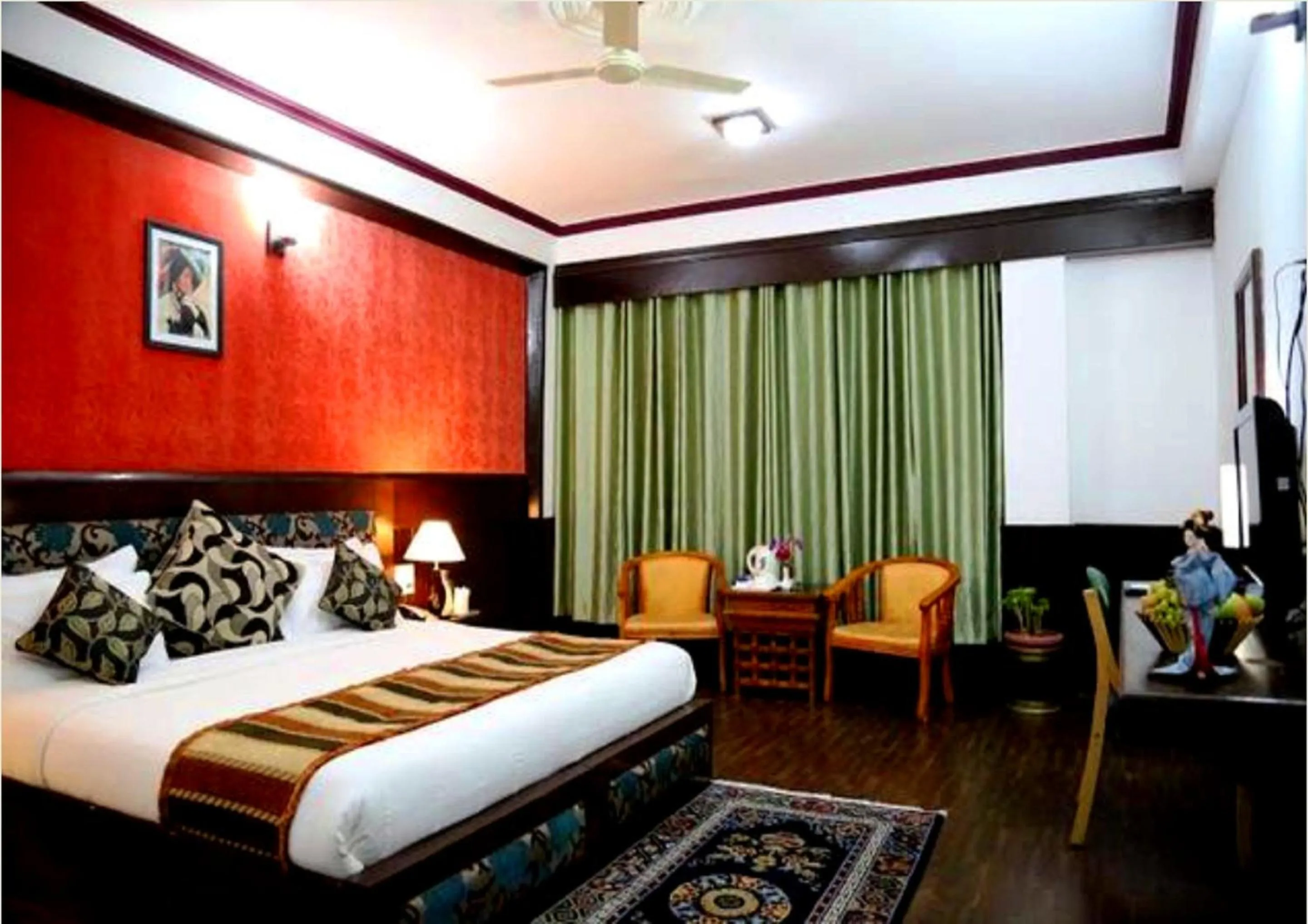 Photo of the whole room, Bed in Hotel Shangrila - Leh