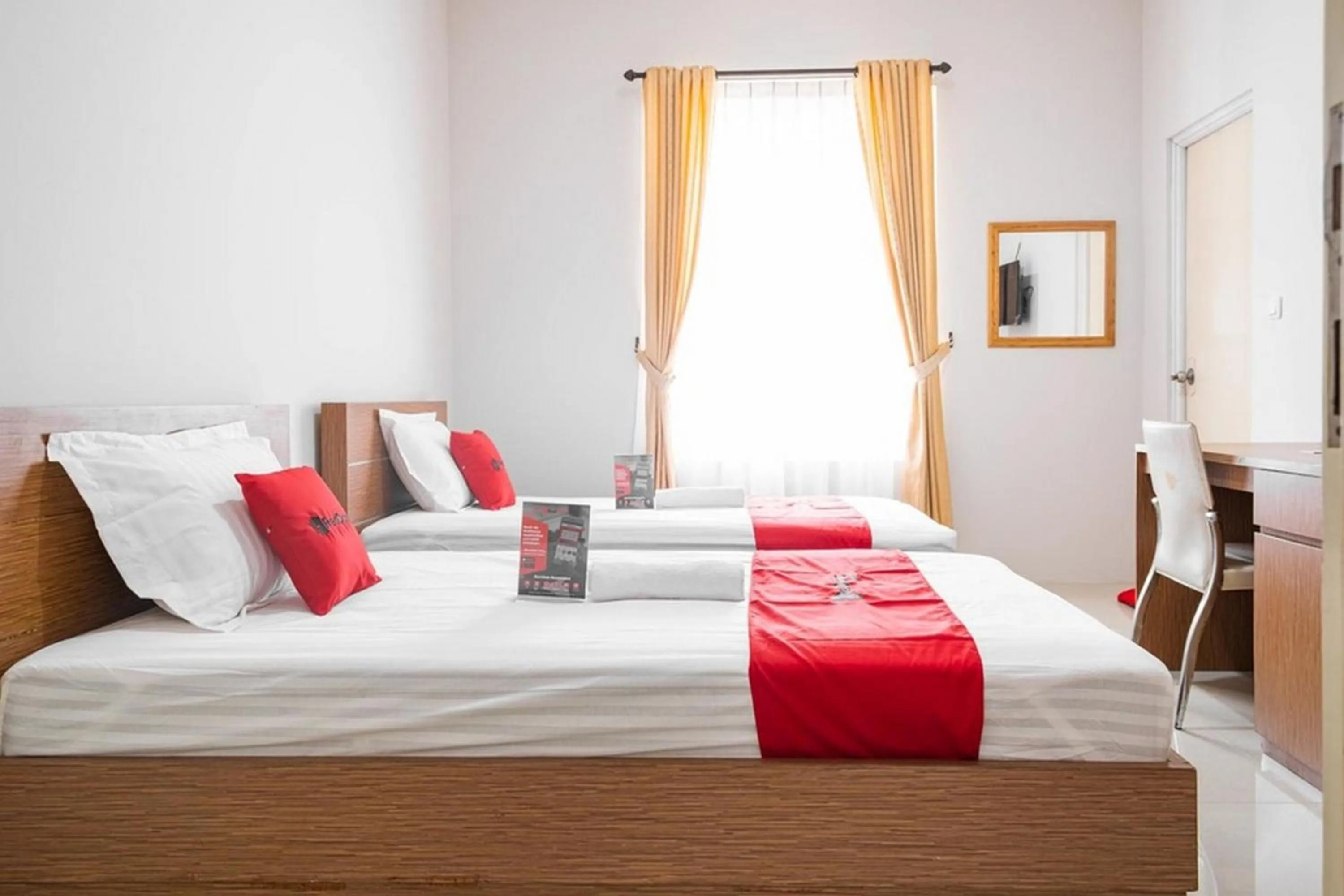 Bedroom, Bed in RedDoorz near Siloam Karawaci 3