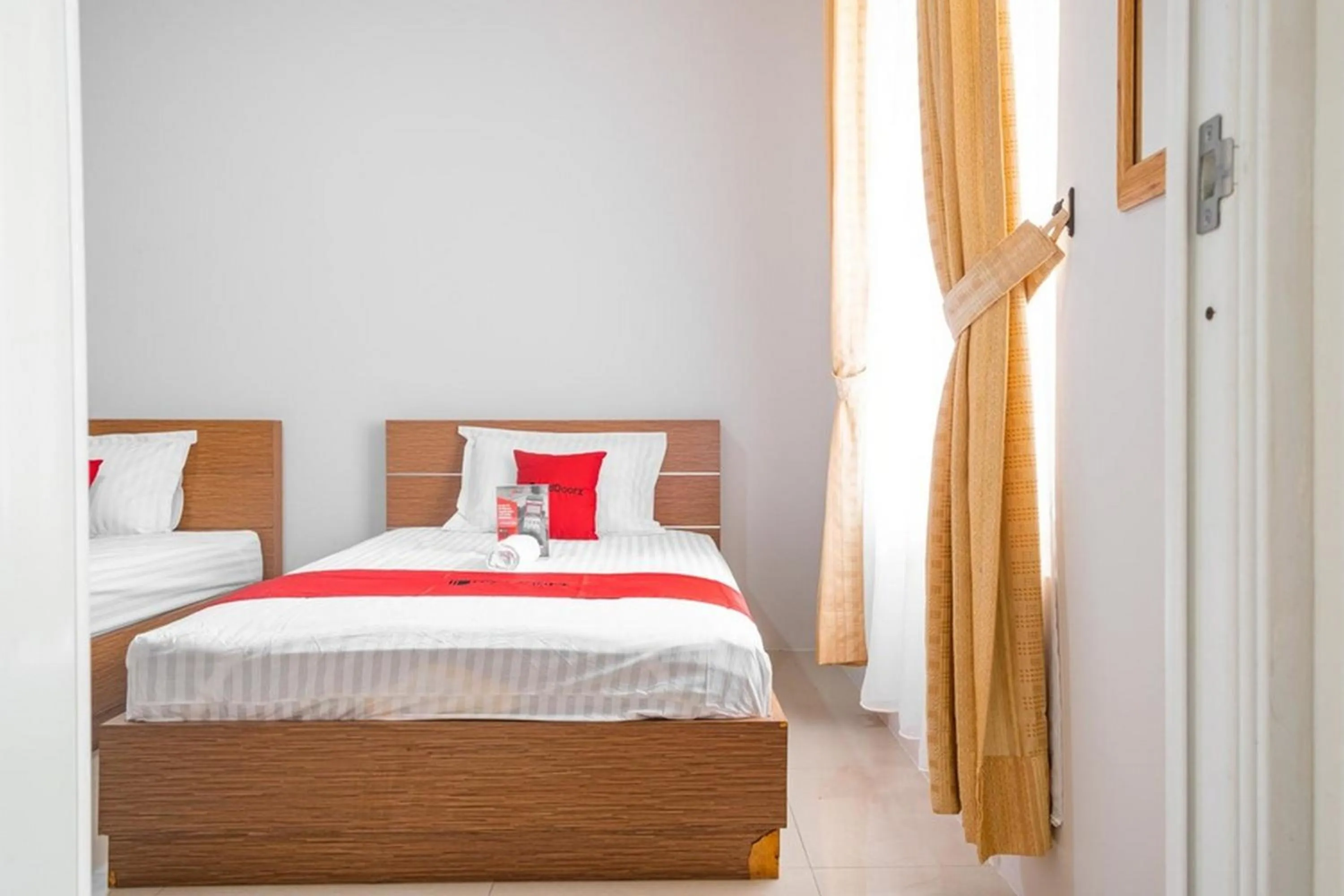 Bedroom, Bed in RedDoorz near Siloam Karawaci 3