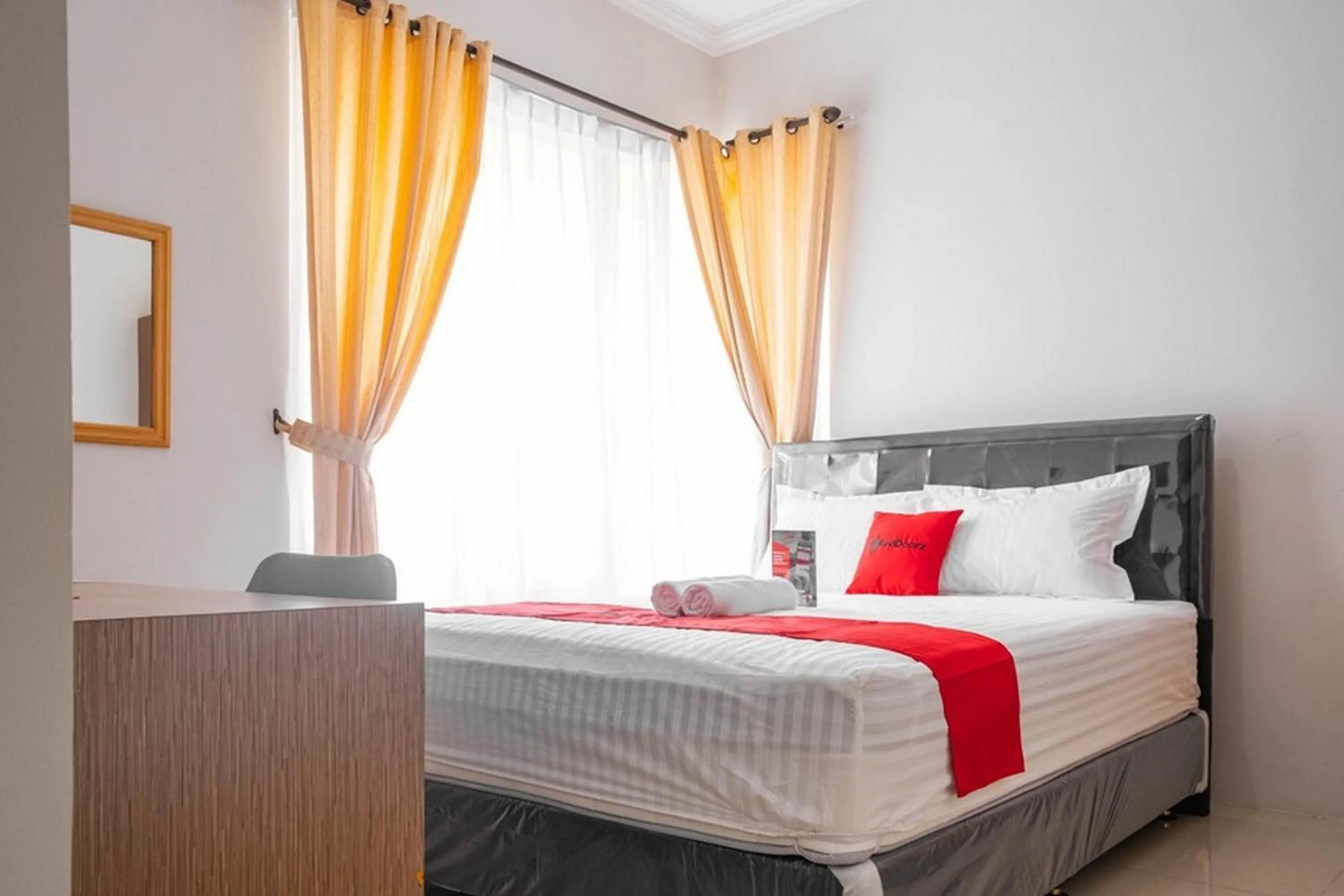 Bedroom, Bed in RedDoorz near Siloam Karawaci 3