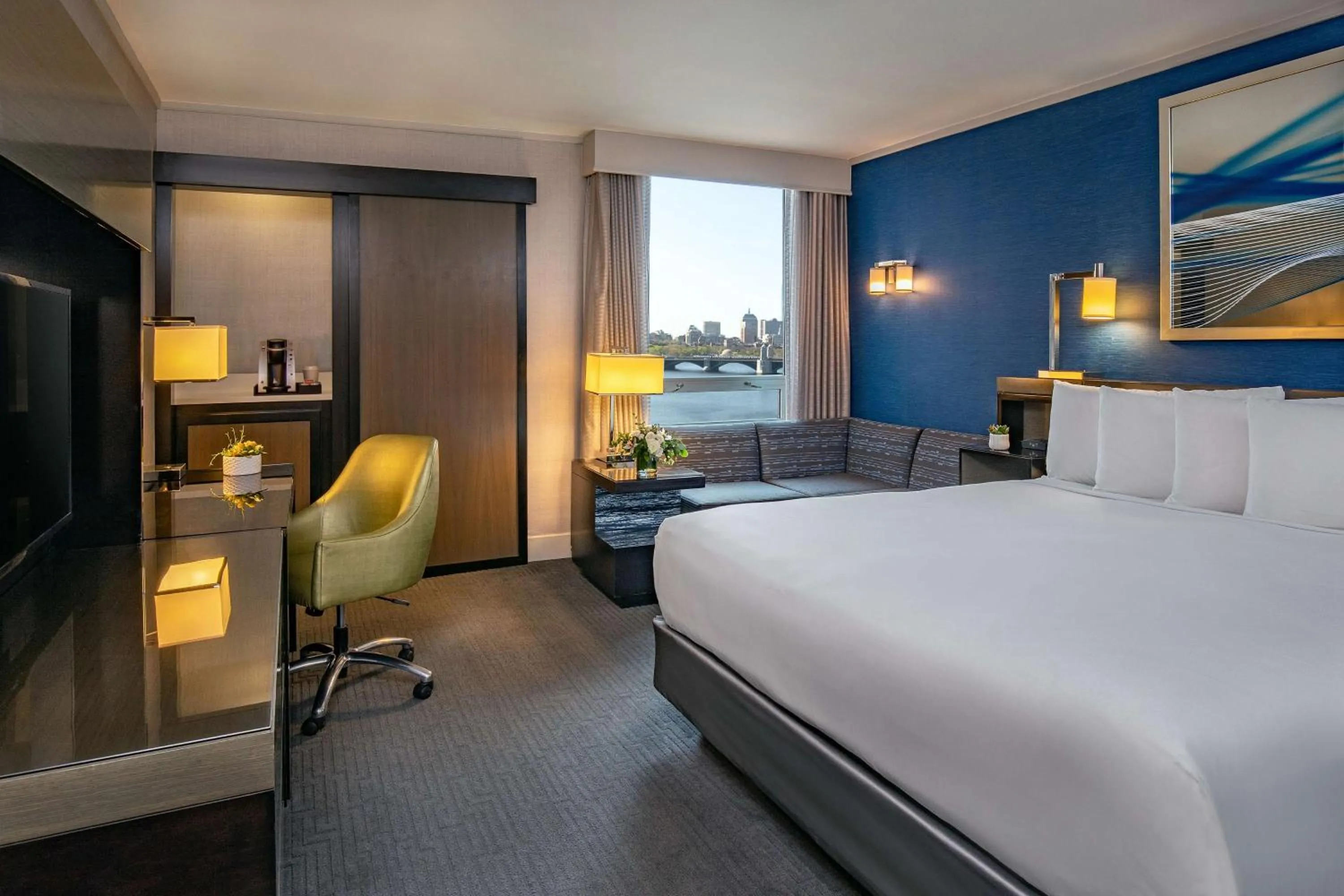 Bedroom, Bed in The Royal Sonesta Boston
