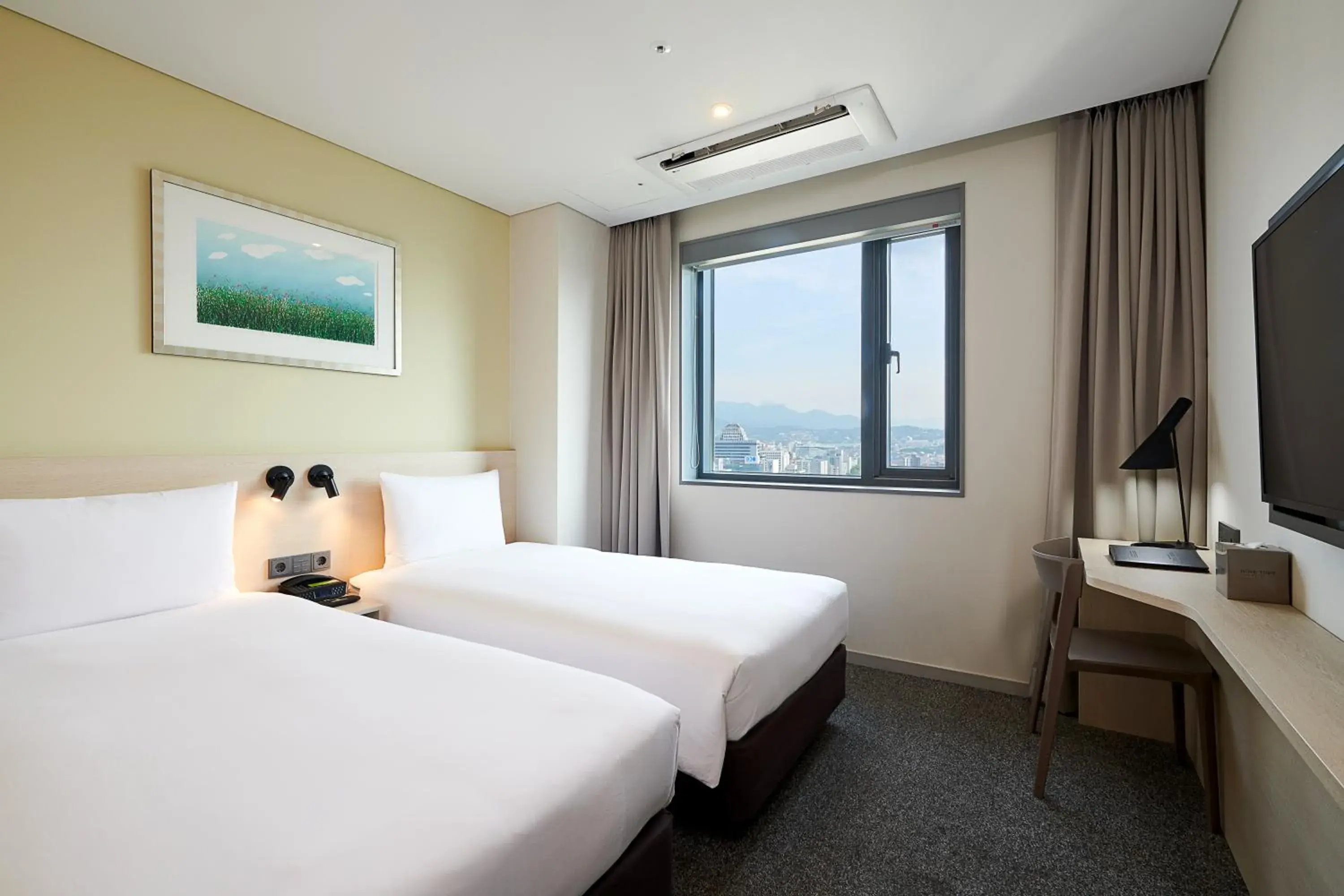 Deluxe Twin Room with Park View in Nine Tree by Parnas Seoul Dongdaemun Deluxe Twin Room with Park View in Nine Tree by Parnas Seoul Dongdaemun