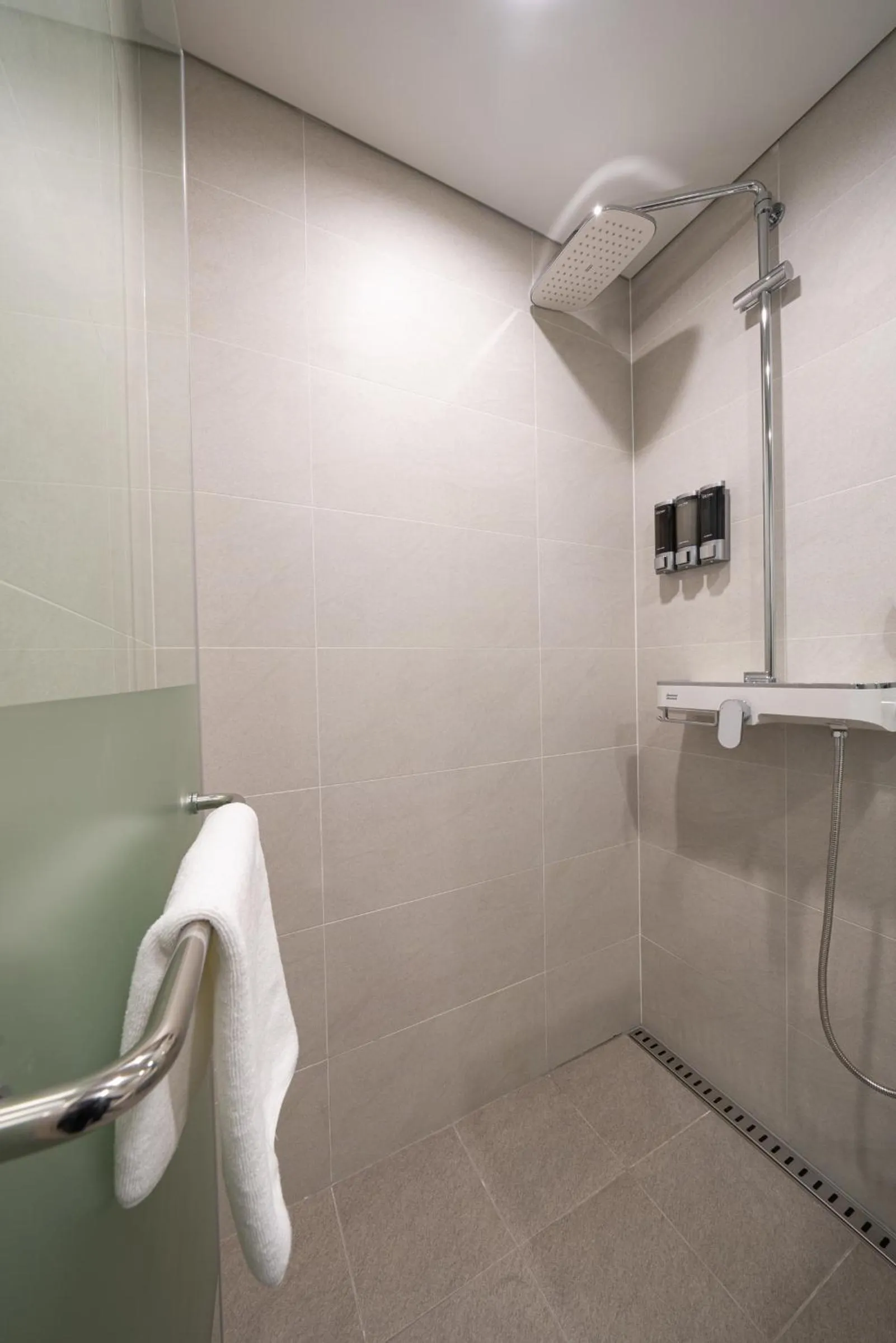 Bathroom in Nine Tree by Parnas Seoul Dongdaemun