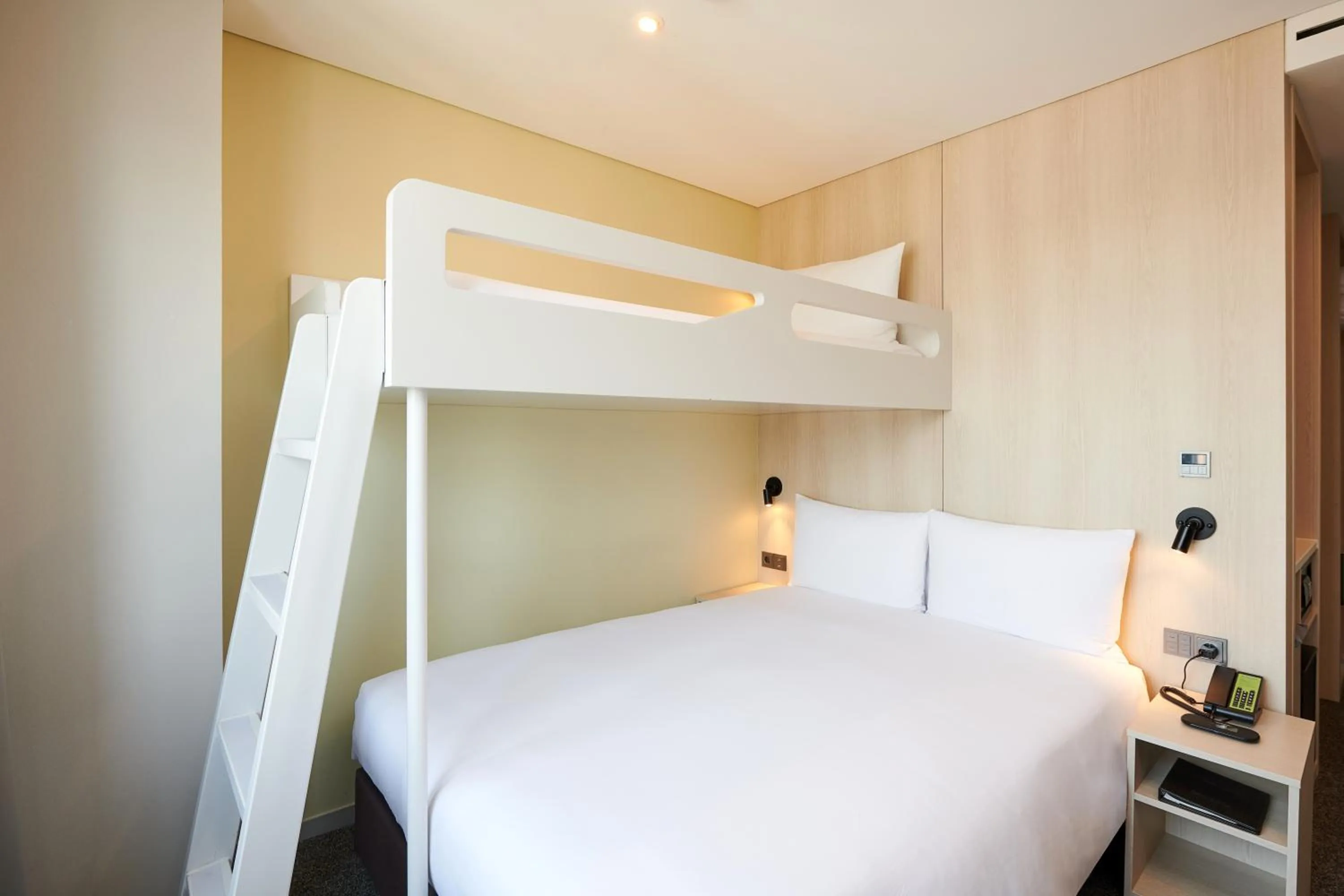 Bed in Nine Tree by Parnas Seoul Dongdaemun