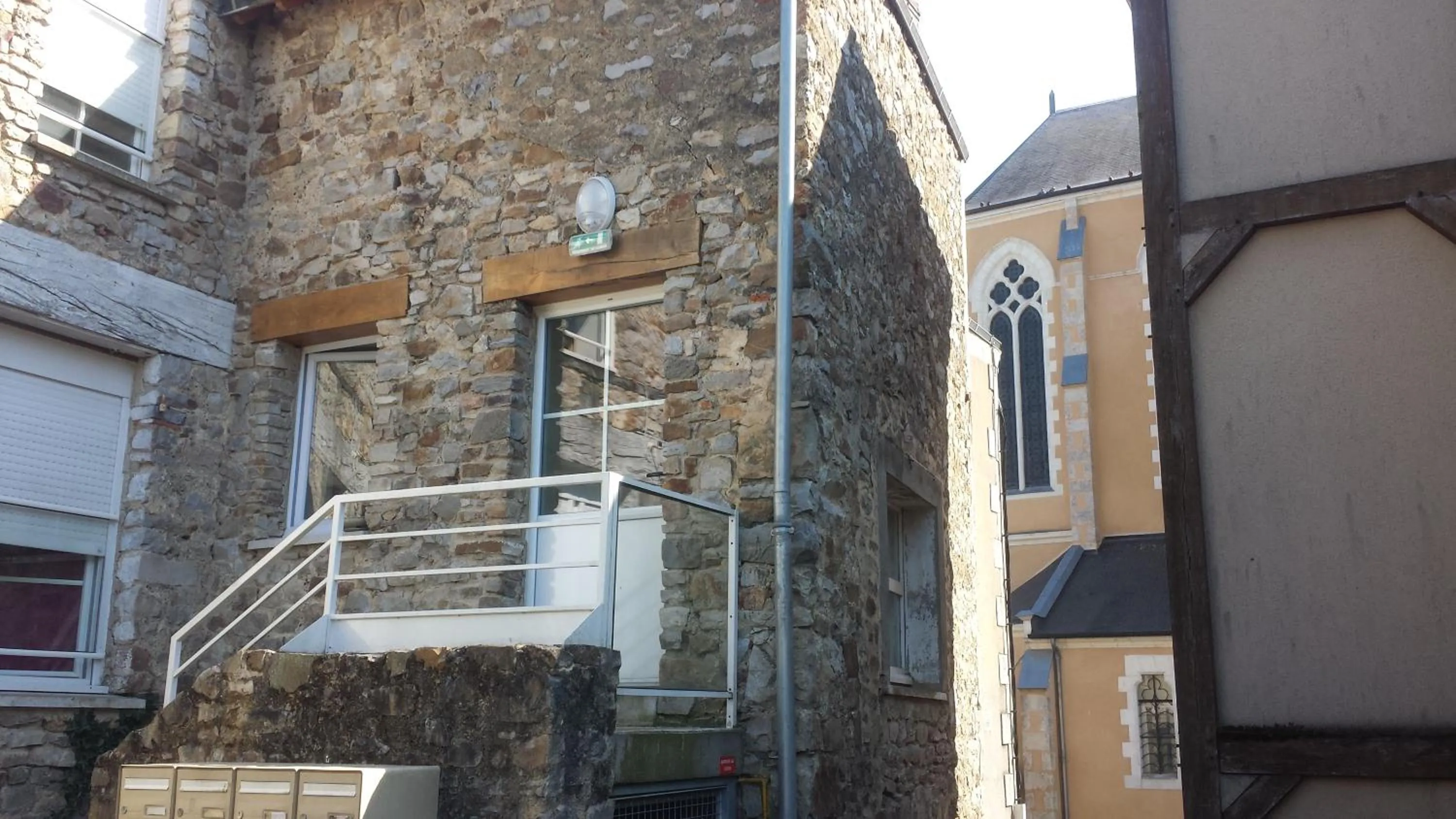 Facade/entrance in Au Pigeon Blanc