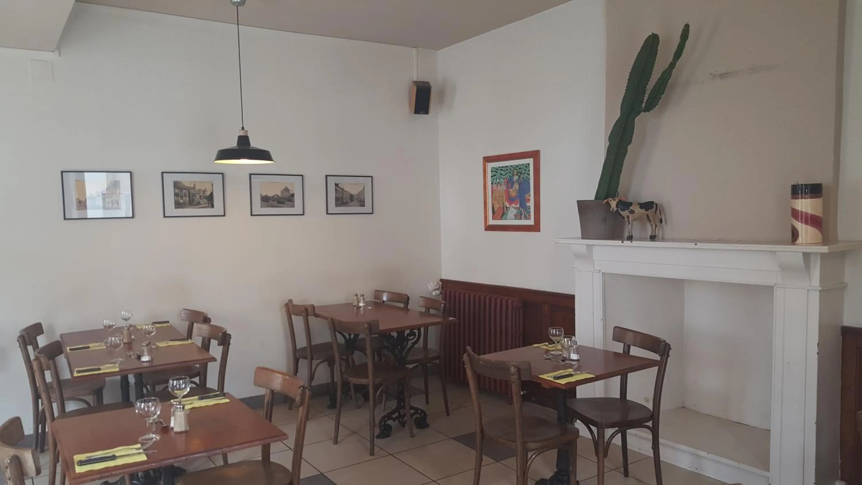 Restaurant/places to eat in Au Pigeon Blanc