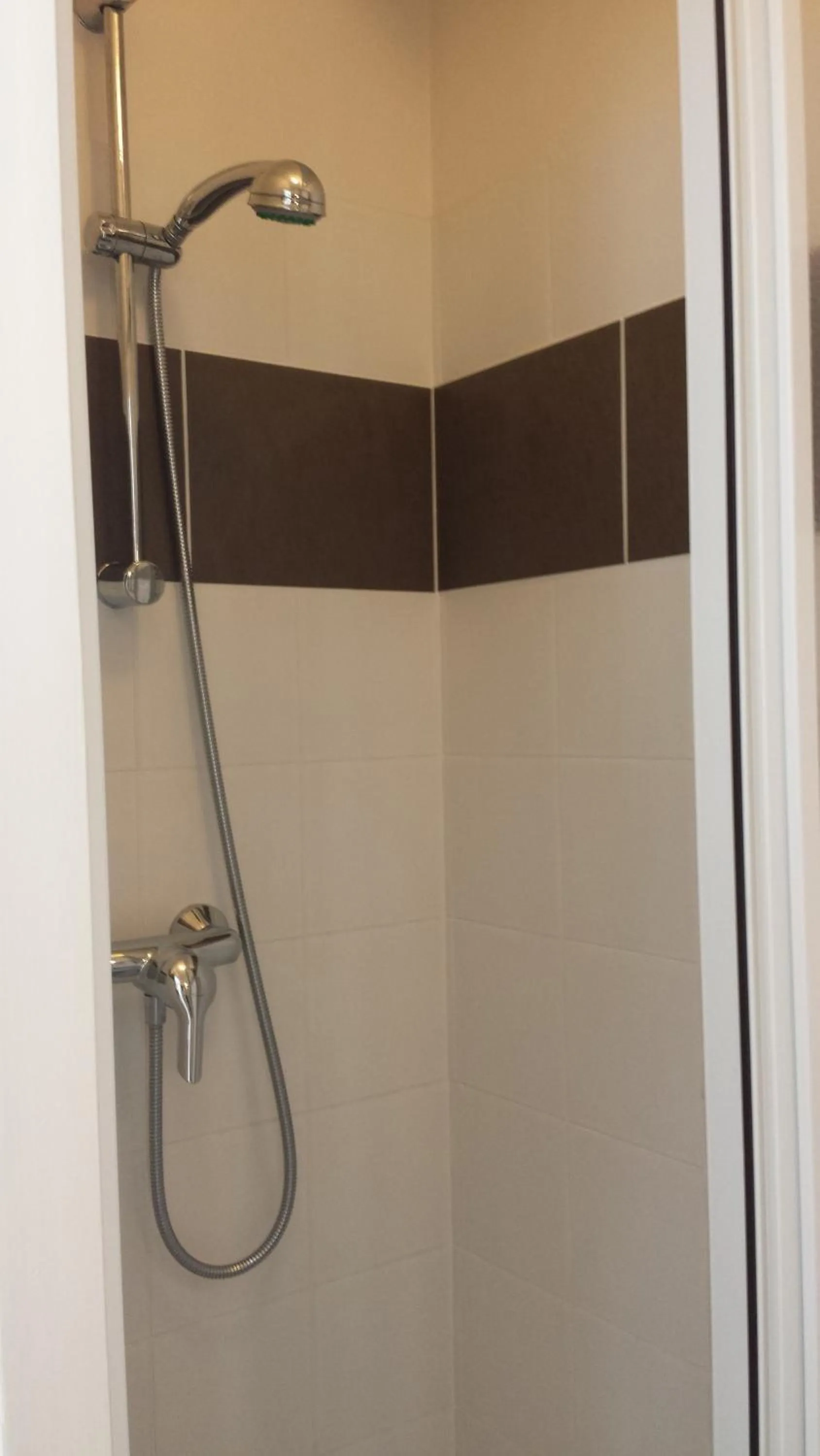 Shower in Au Pigeon Blanc