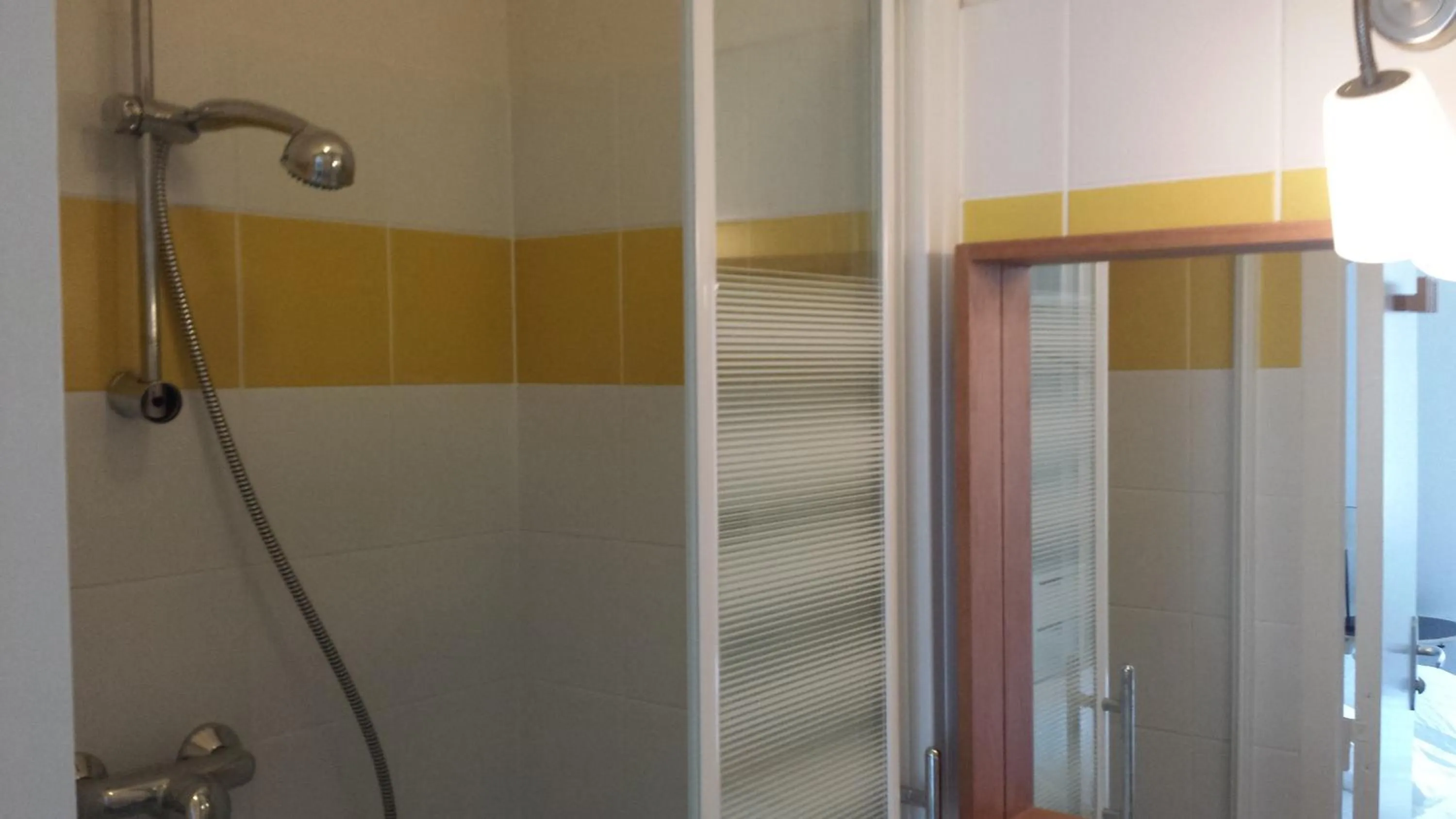 Bathroom in Au Pigeon Blanc