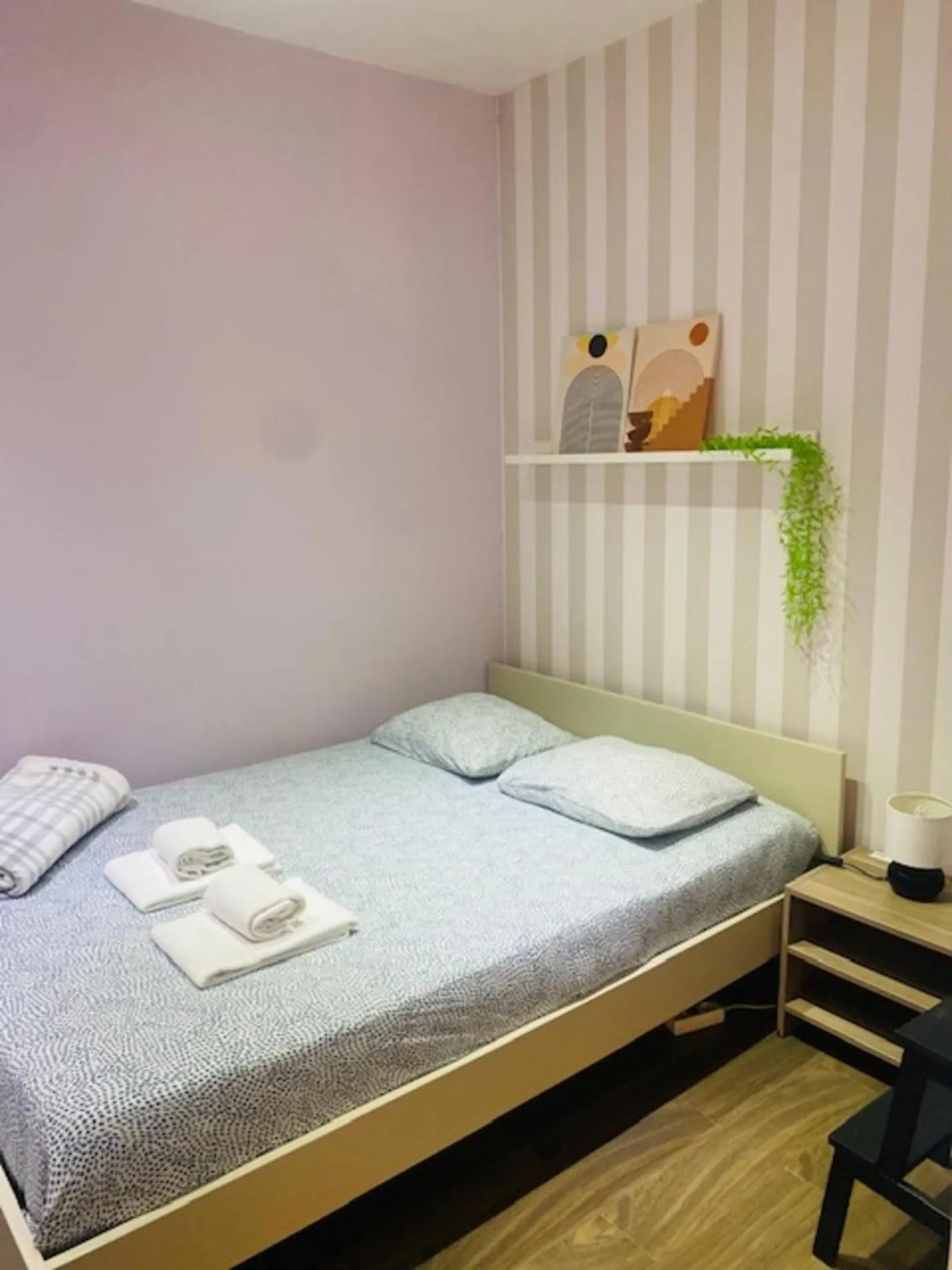 Bedroom, Bed in SwordFish Eco-House Peniche