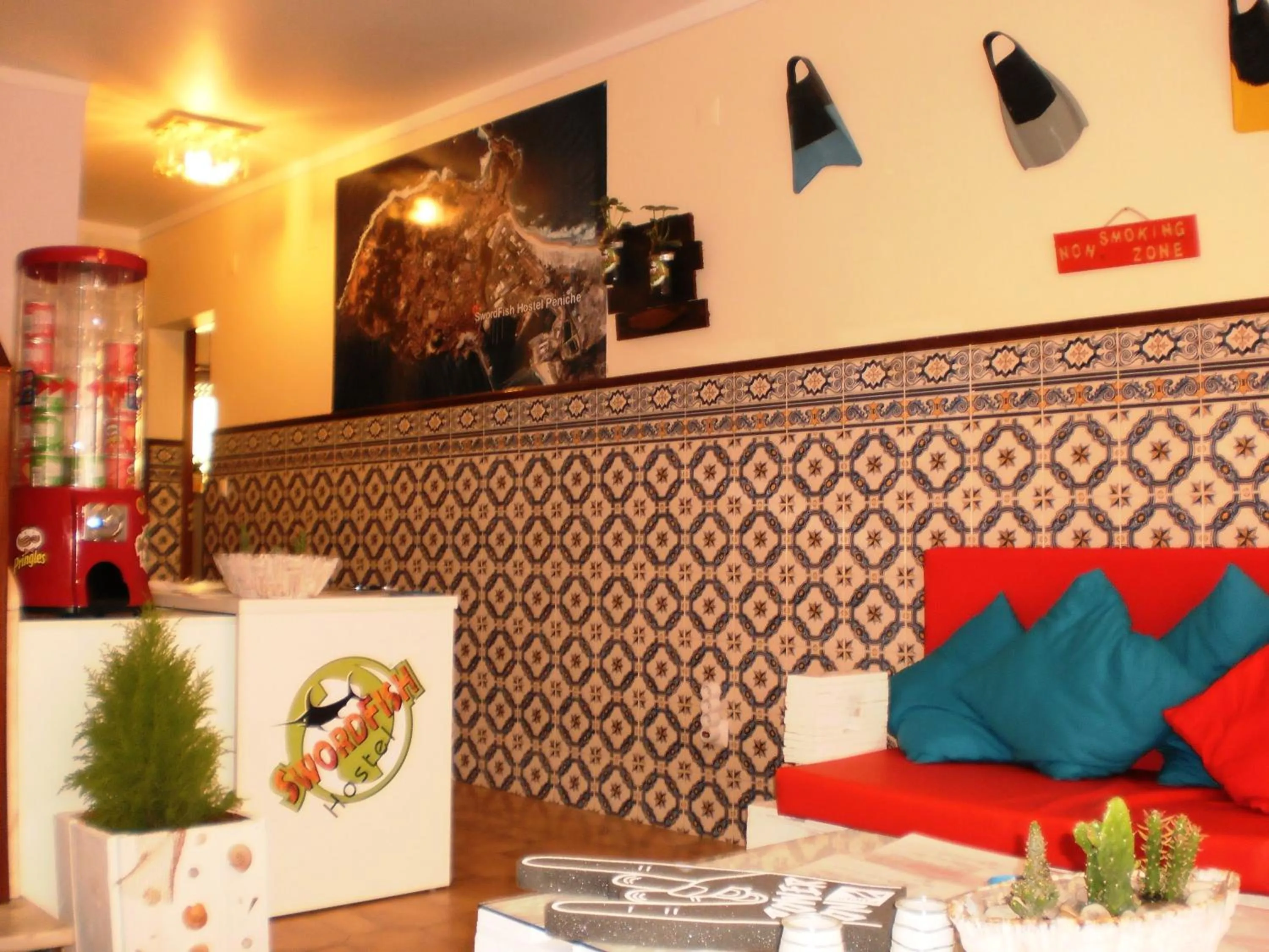 Communal lounge/ TV room in SwordFish Eco-House Peniche