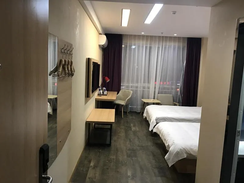 Bed in Thank Inn Plus Hotel Jiangsu Taizhou Gaogang Port Middle School