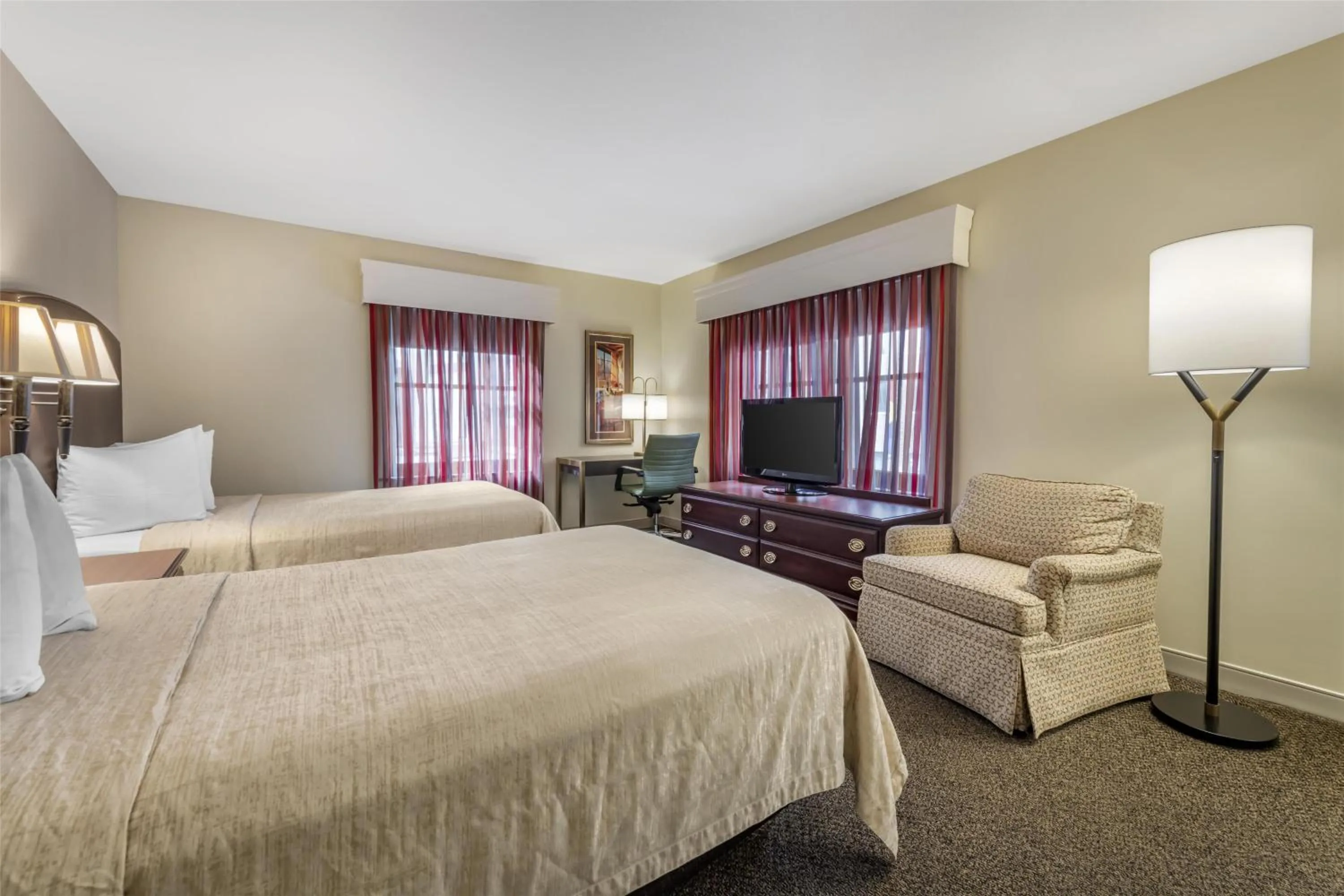 Photo of the whole room, Bed in Best Western Plus The Normandy Inn & Suites