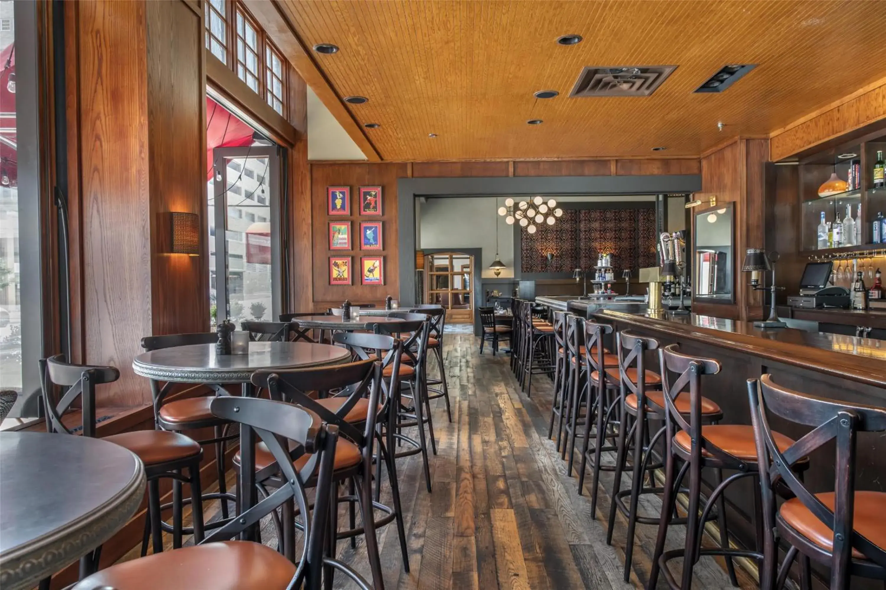 Lounge or bar in Best Western Plus The Normandy Inn & Suites Lounge or bar in Best Western Plus The Normandy Inn & Suites