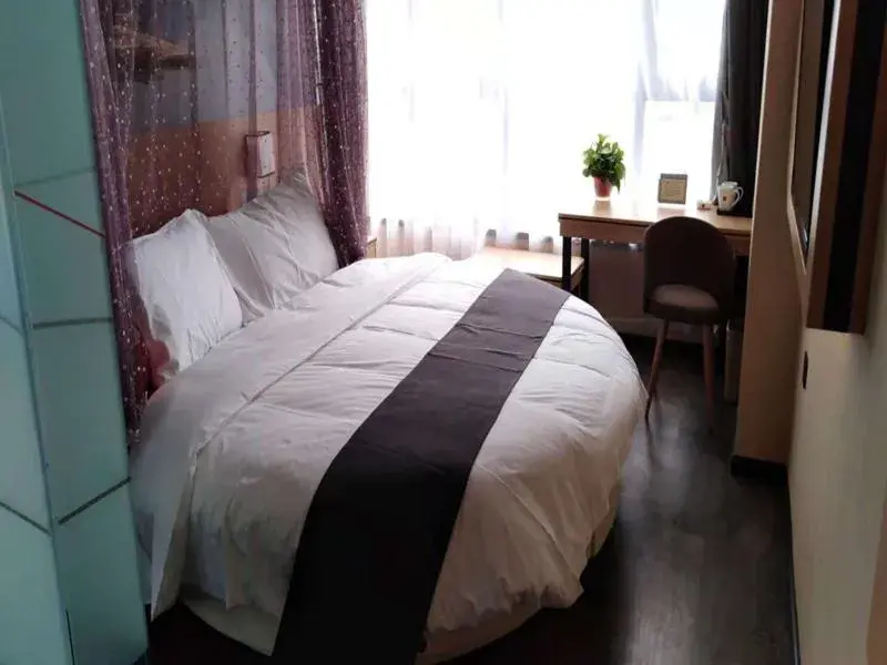 Bed in Thank Inn Plus Hotel Henan Kaifeng Tongxu county Renmin Road Bed in Thank Inn Plus Hotel Henan Kaifeng Tongxu county Renmin Road