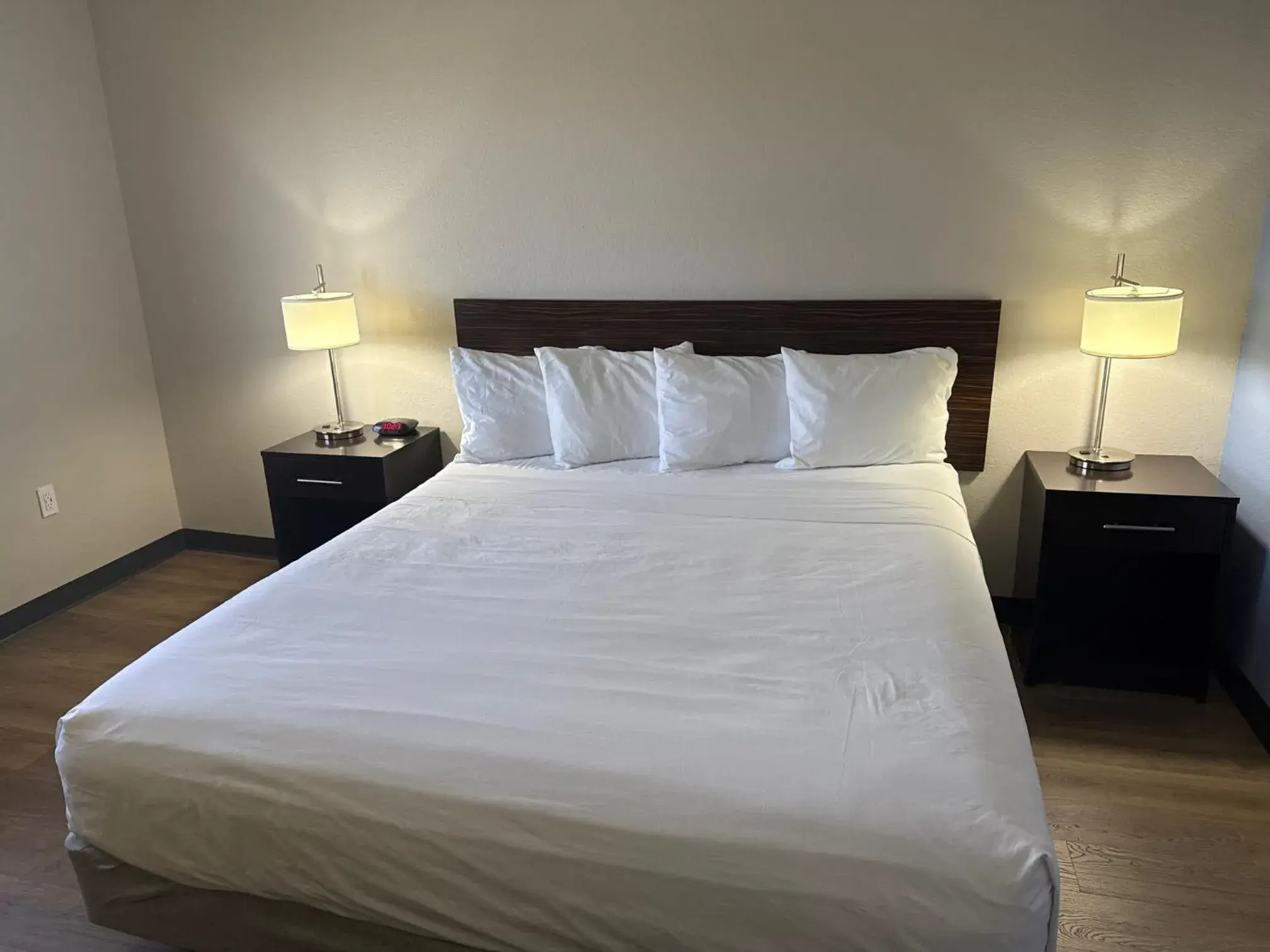 Bedroom, Bed in Albuquerque Hotel West by IHG Bedroom, Bed in Albuquerque Hotel West by IHG