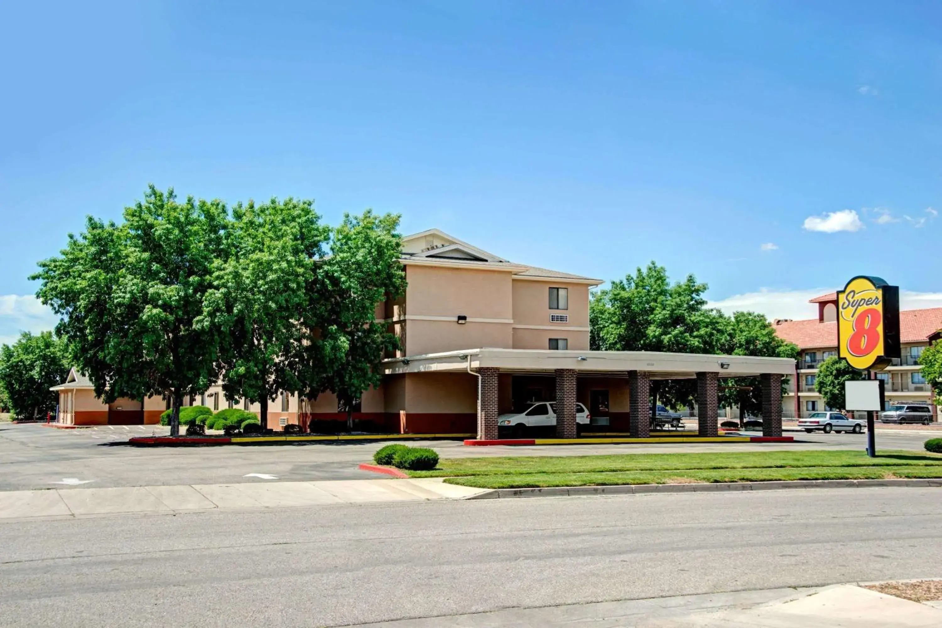 Property building in Super 8 by Wyndham Albuquerque West/Coors Blvd Property building in Super 8 by Wyndham Albuquerque West/Coors Blvd