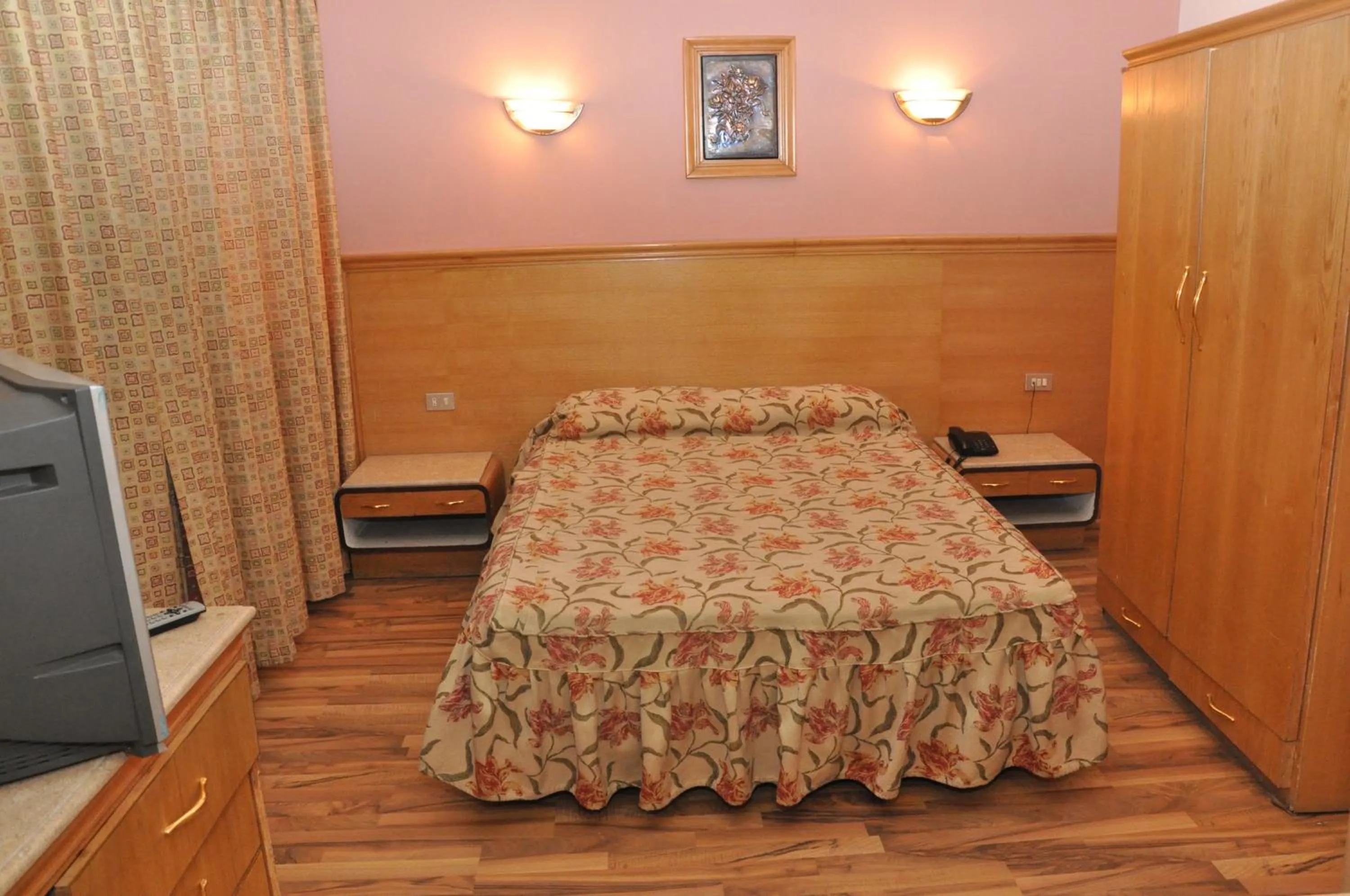 Standard Double or Twin Room - single occupancy in Caesars Palace Hotel