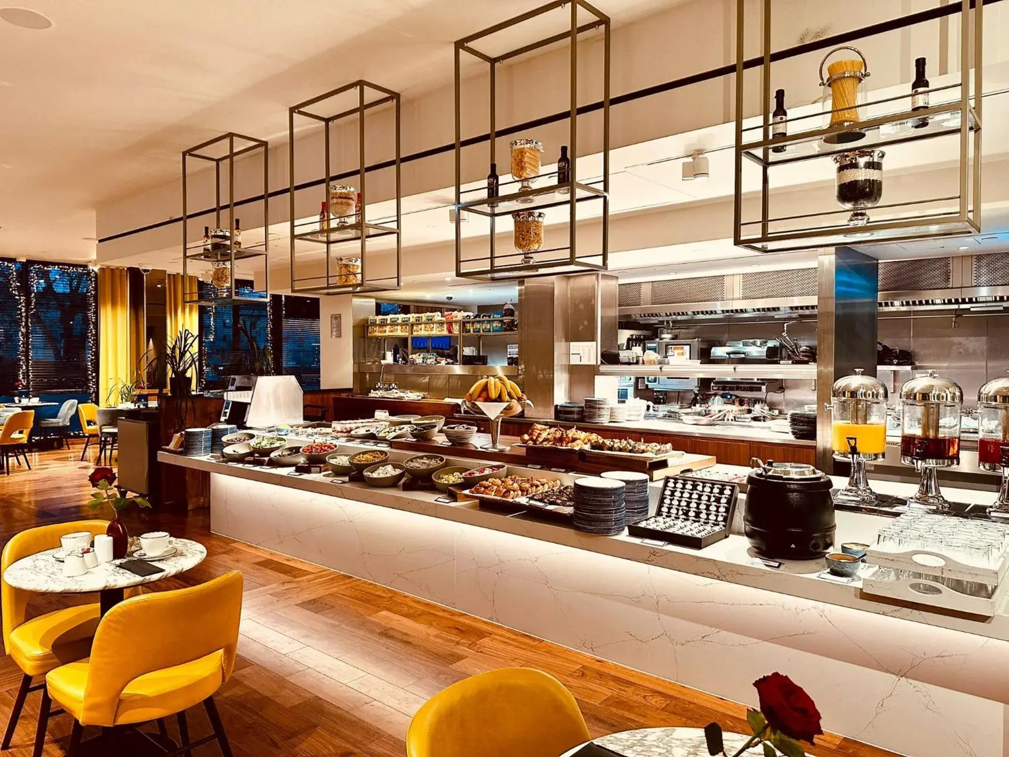 Restaurant/places to eat in Tower Suites by Blue Orchid Restaurant/places to eat in Tower Suites by Blue Orchid