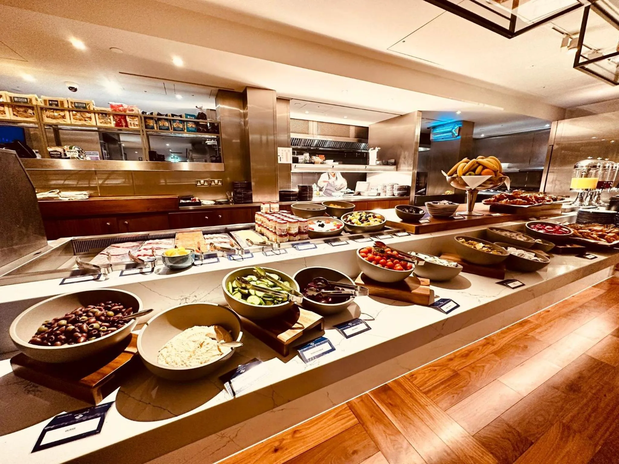 Restaurant/places to eat in Tower Suites by Blue Orchid