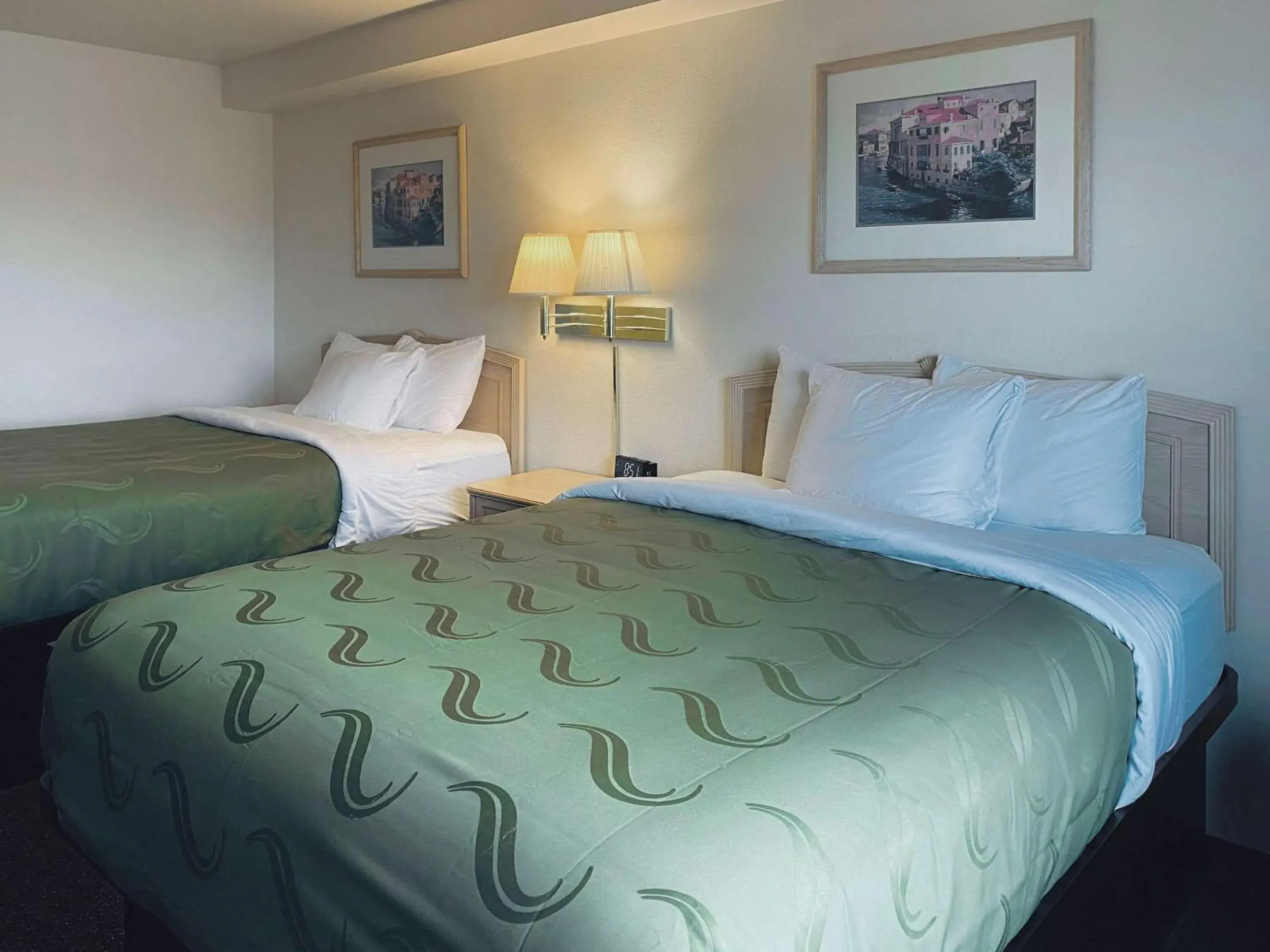 Photo of the whole room, Bed in Quality Inn Albuquerque East I-40 Juan Tabo Exit Photo of the whole room, Bed in Quality Inn Albuquerque East I-40 Juan Tabo Exit