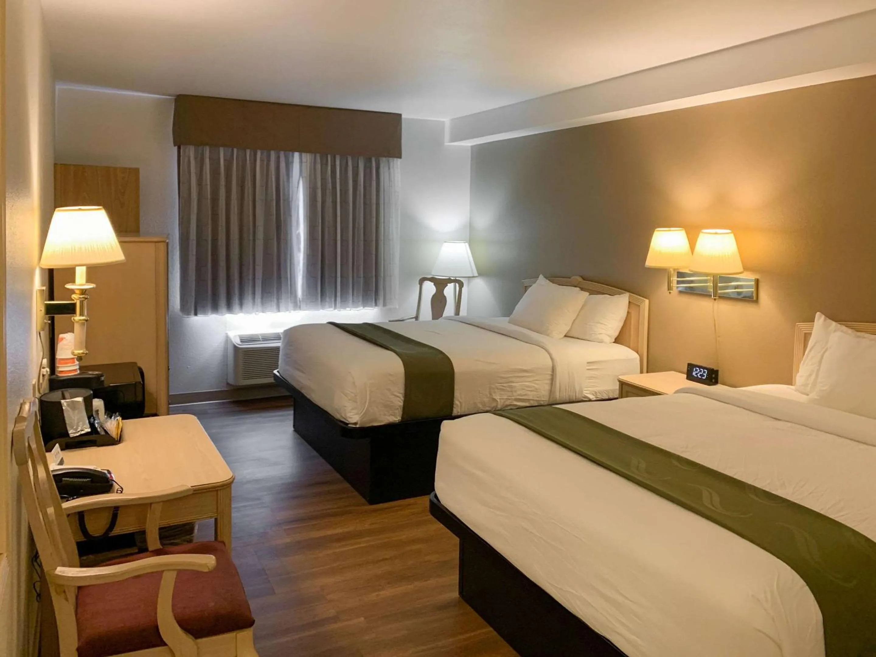 Photo of the whole room, Bed in Quality Inn Albuquerque East I-40 Juan Tabo Exit