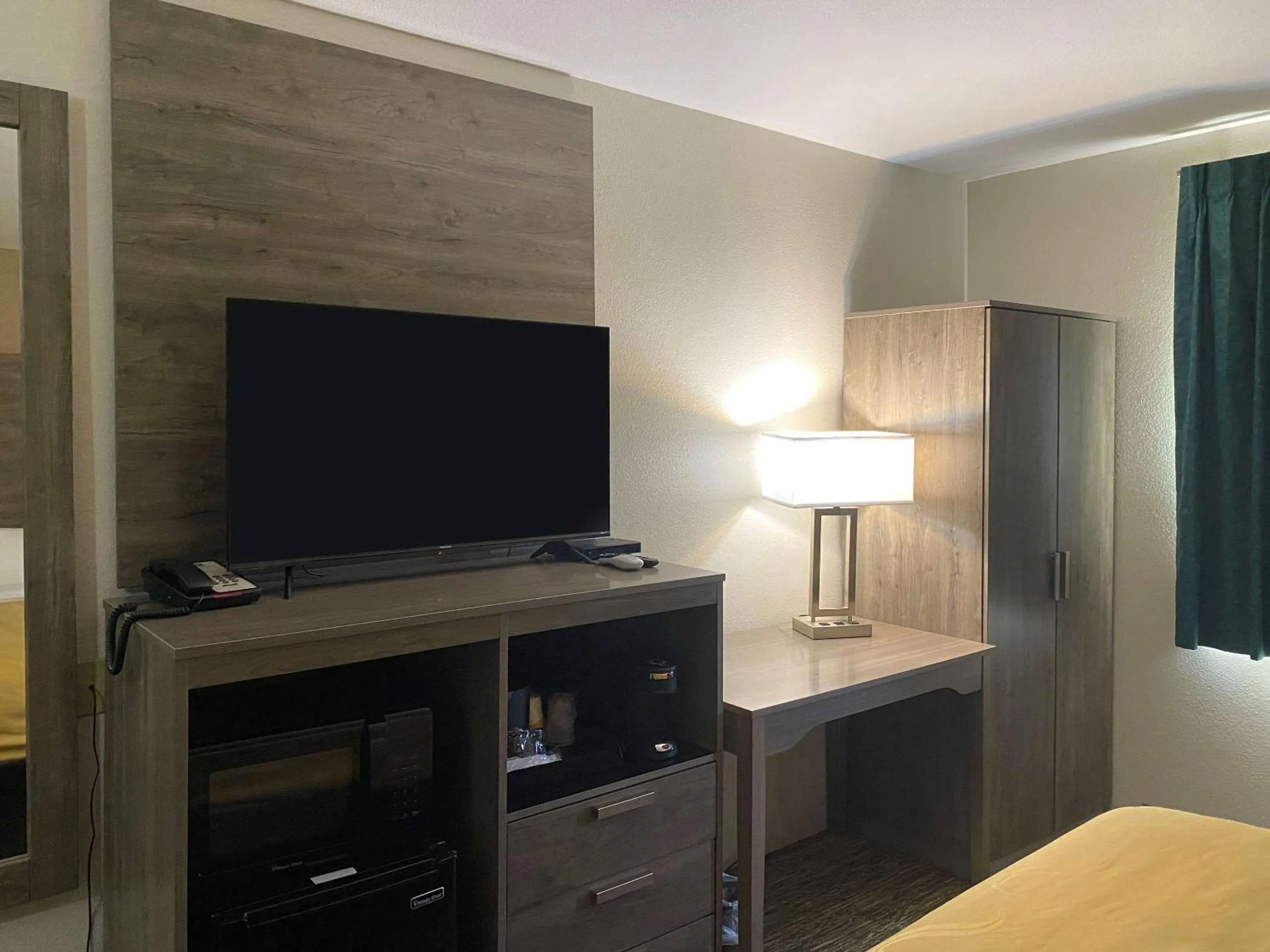 Photo of the whole room in Quality Inn Albuquerque East I-40 Juan Tabo Exit