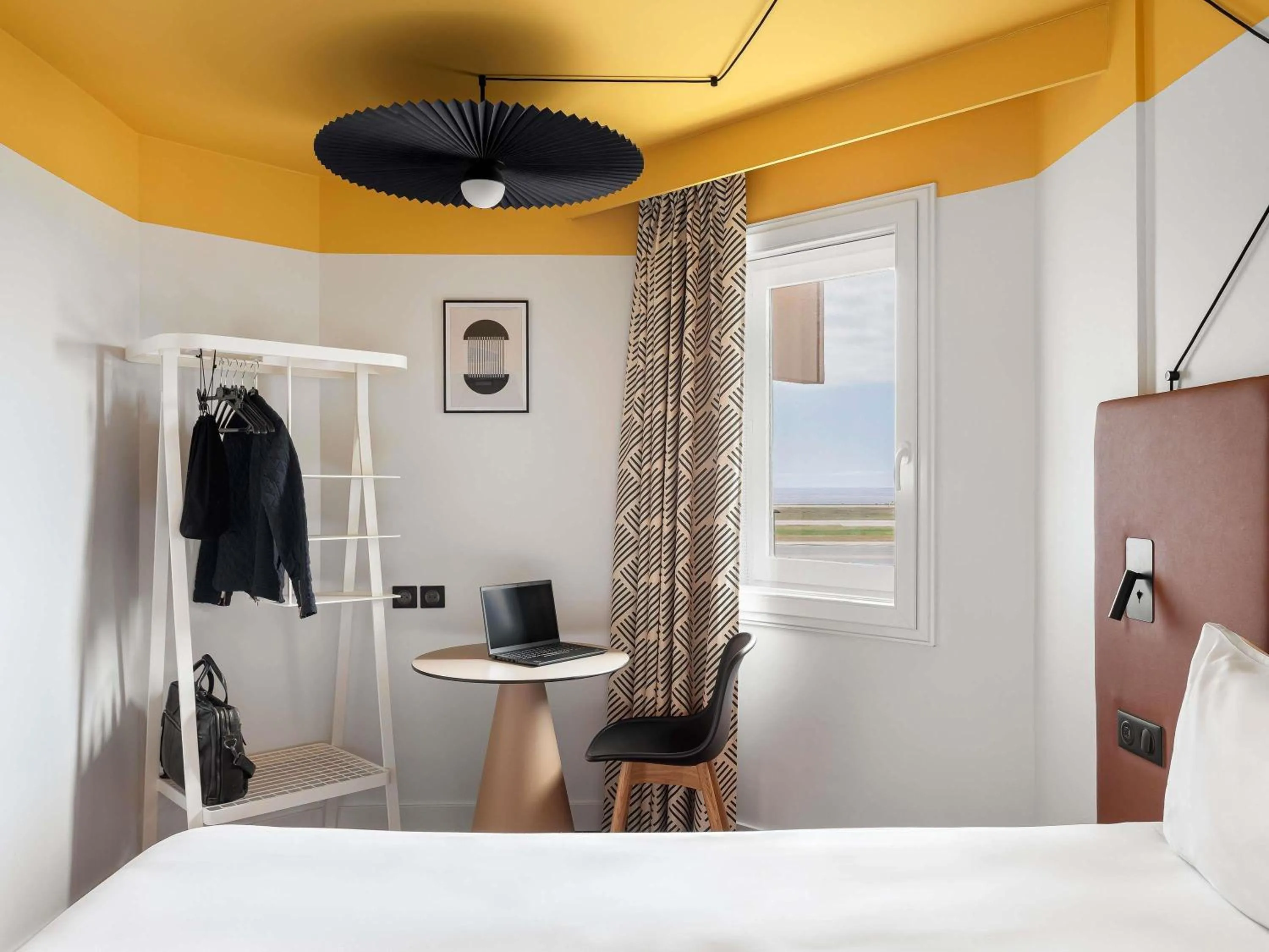 Bedroom, Bed in ibis Nice Aéroport Promenade des Anglais