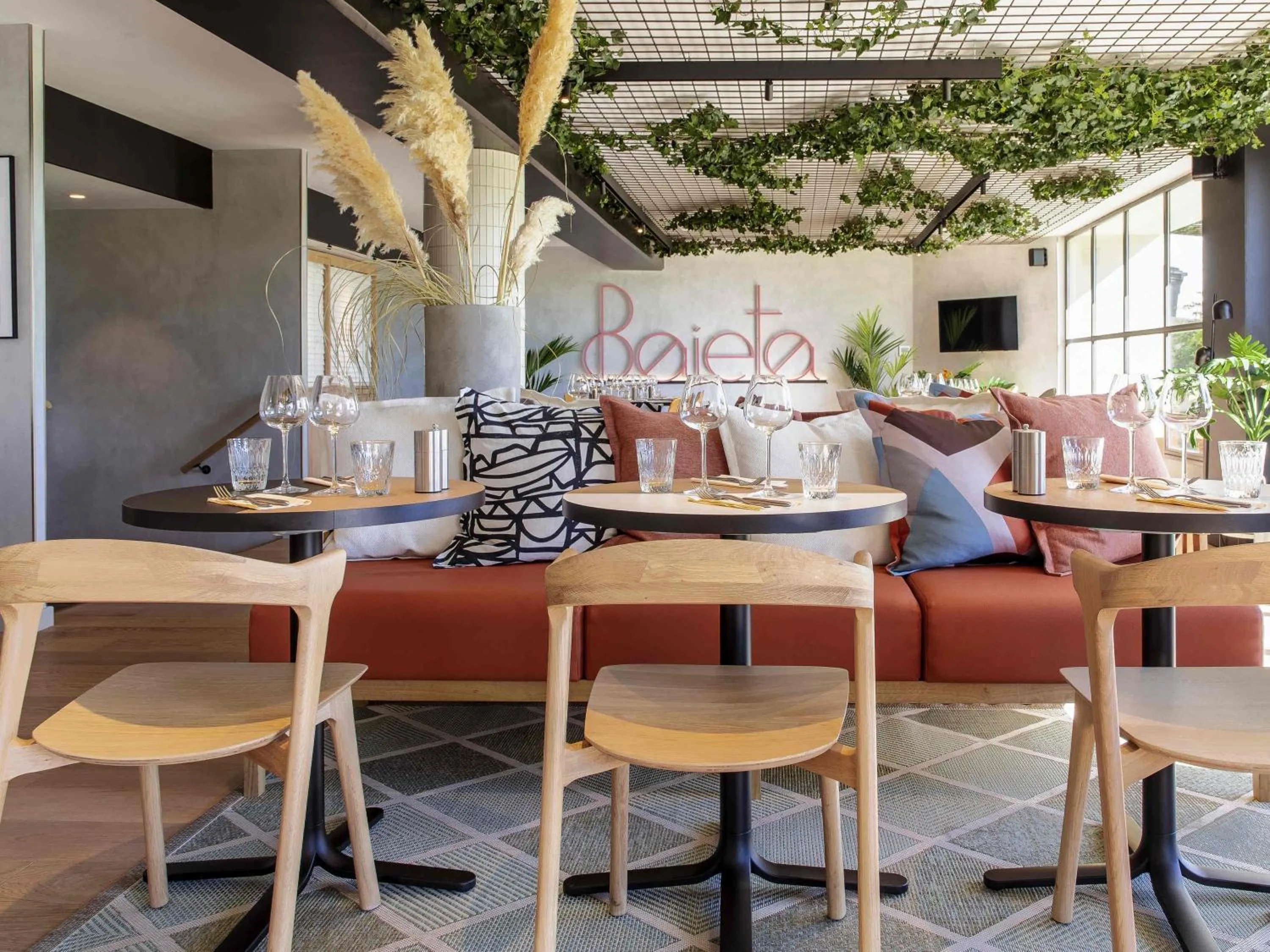 Restaurant/places to eat in ibis Nice Aéroport Promenade des Anglais