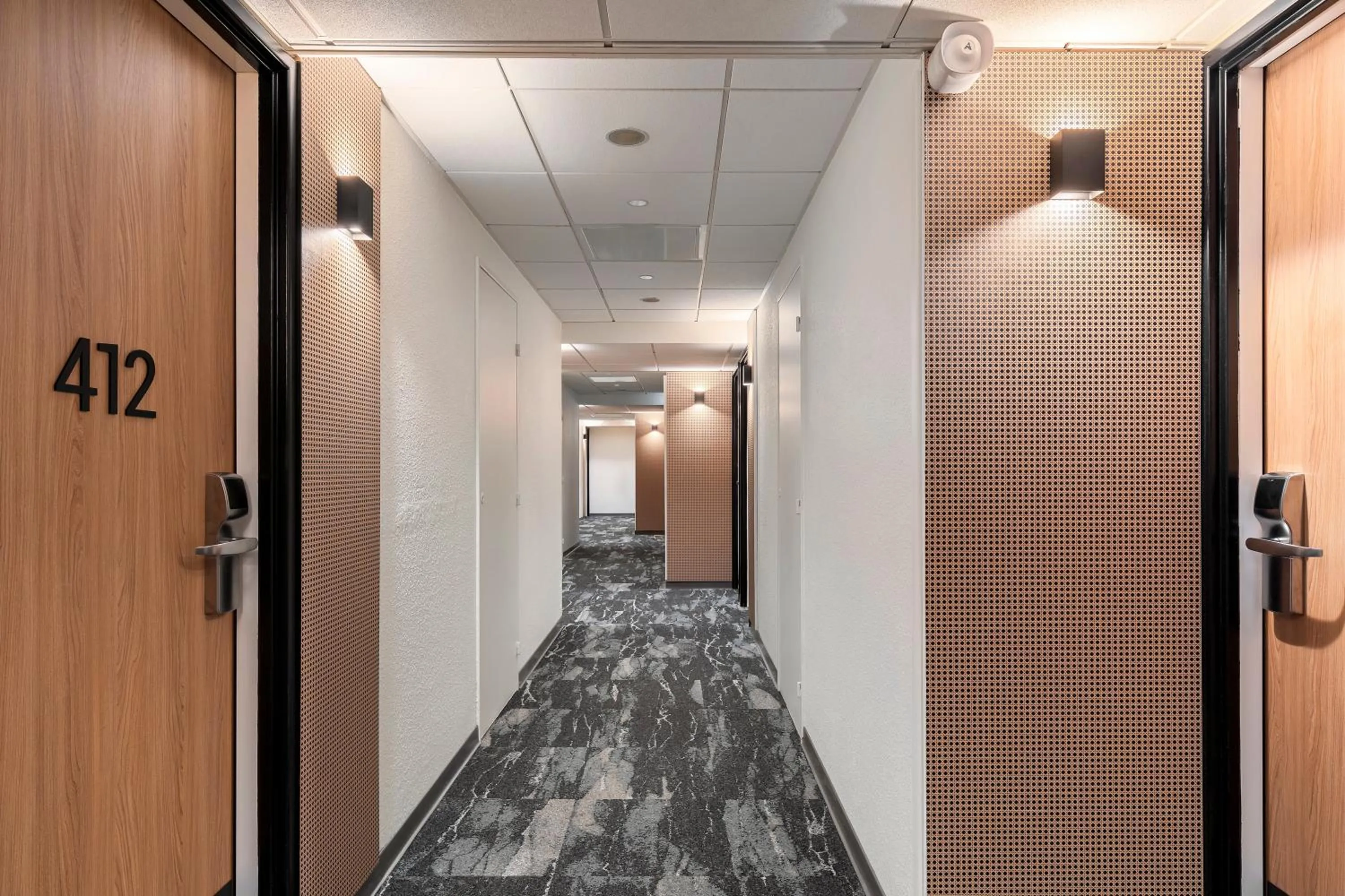 Bedroom in ibis Nice Aéroport Promenade des Anglais