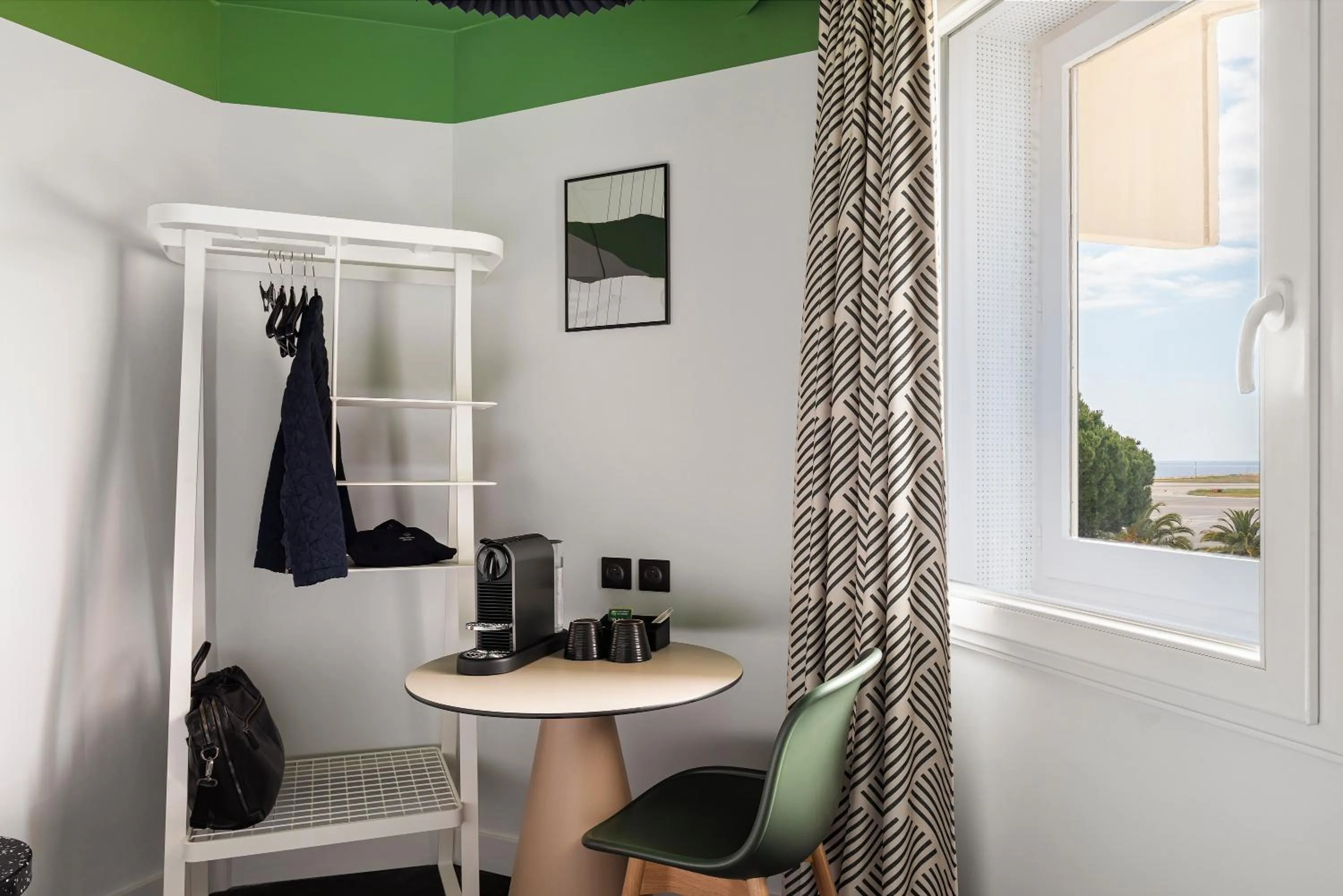 Photo of the whole room in ibis Nice Aéroport Promenade des Anglais