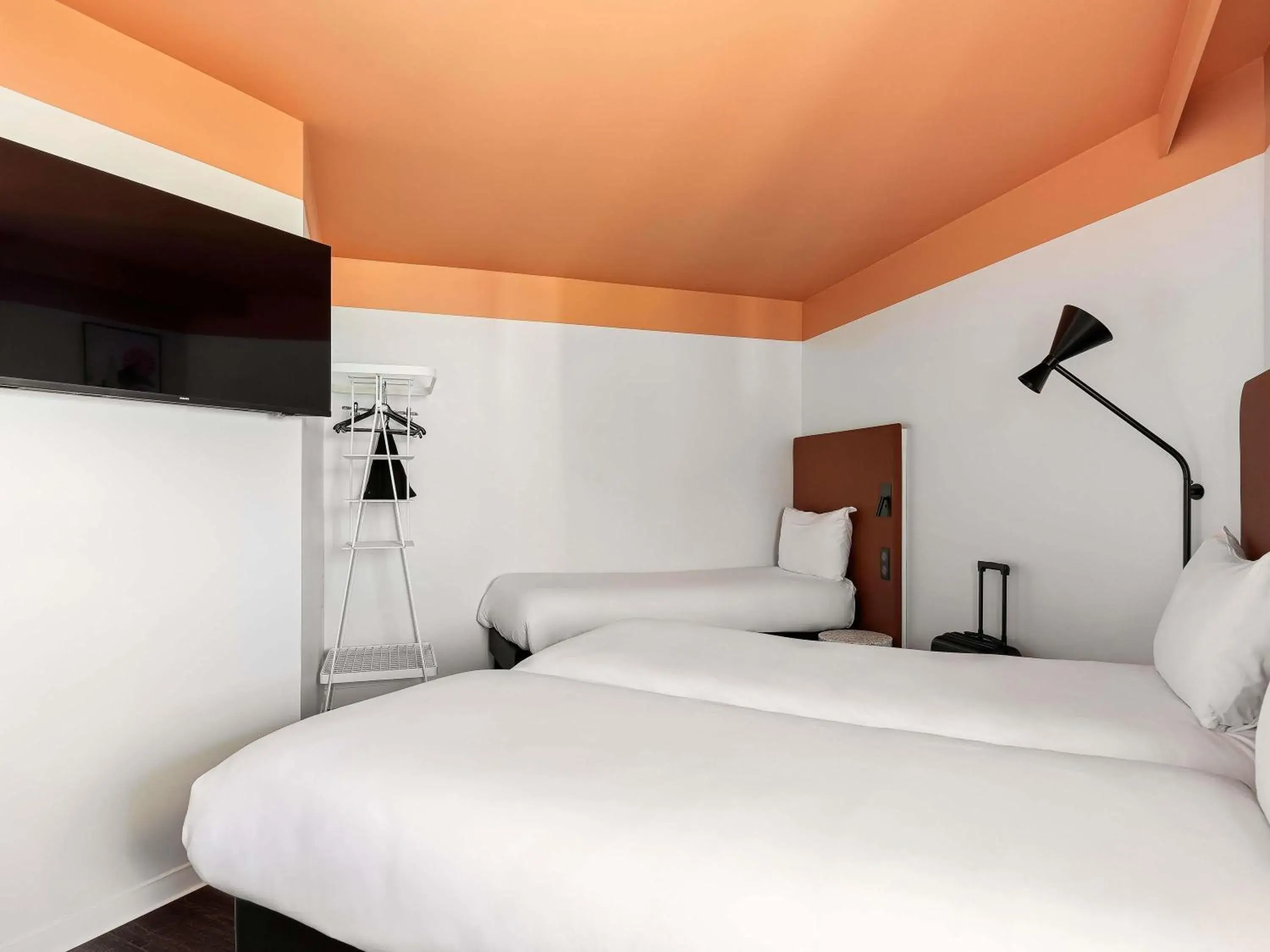 Bedroom, Bed in ibis Nice Aéroport Promenade des Anglais Bedroom, Bed in ibis Nice Aéroport Promenade des Anglais