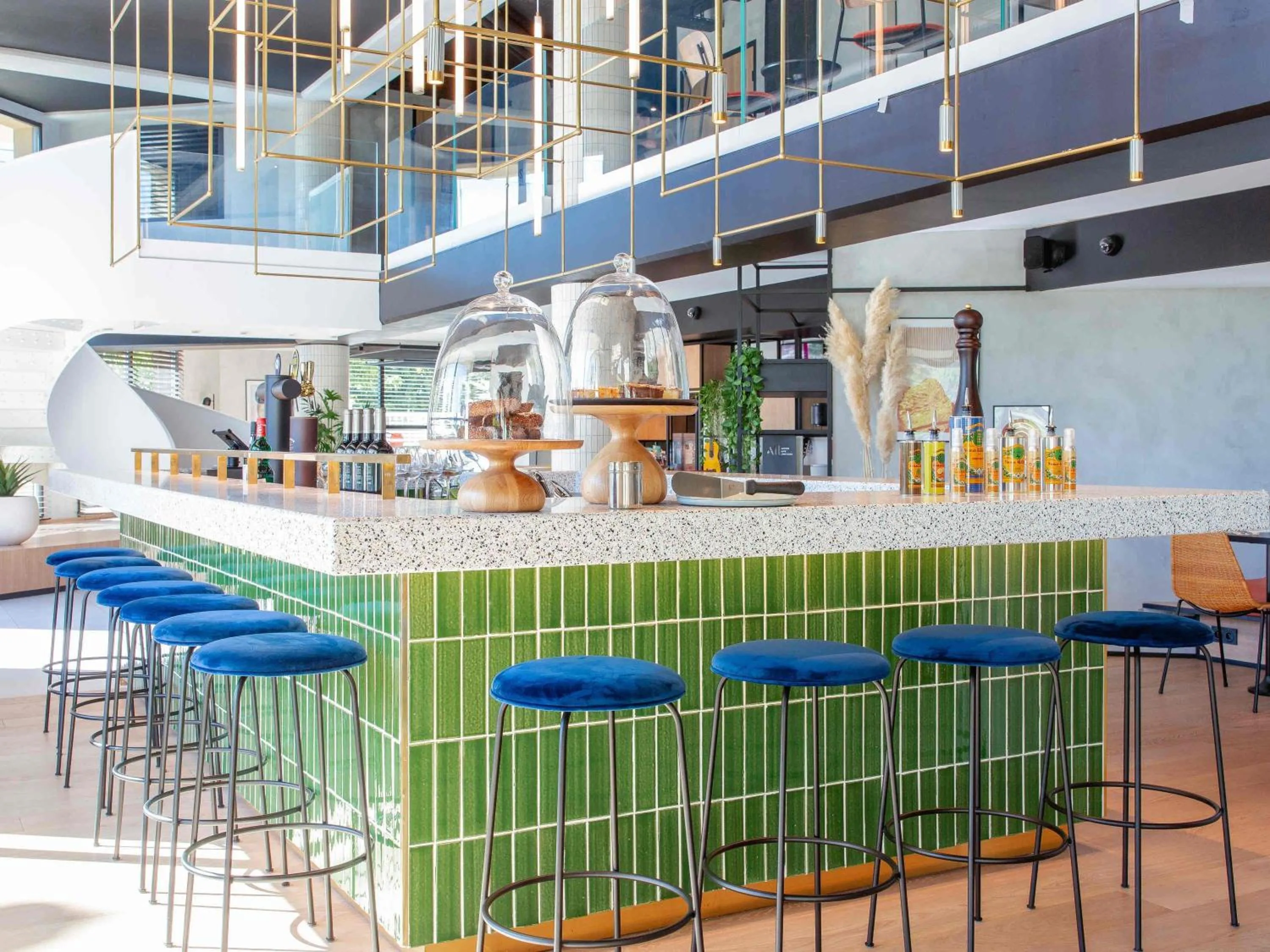 Lounge or bar in ibis Nice Aéroport Promenade des Anglais