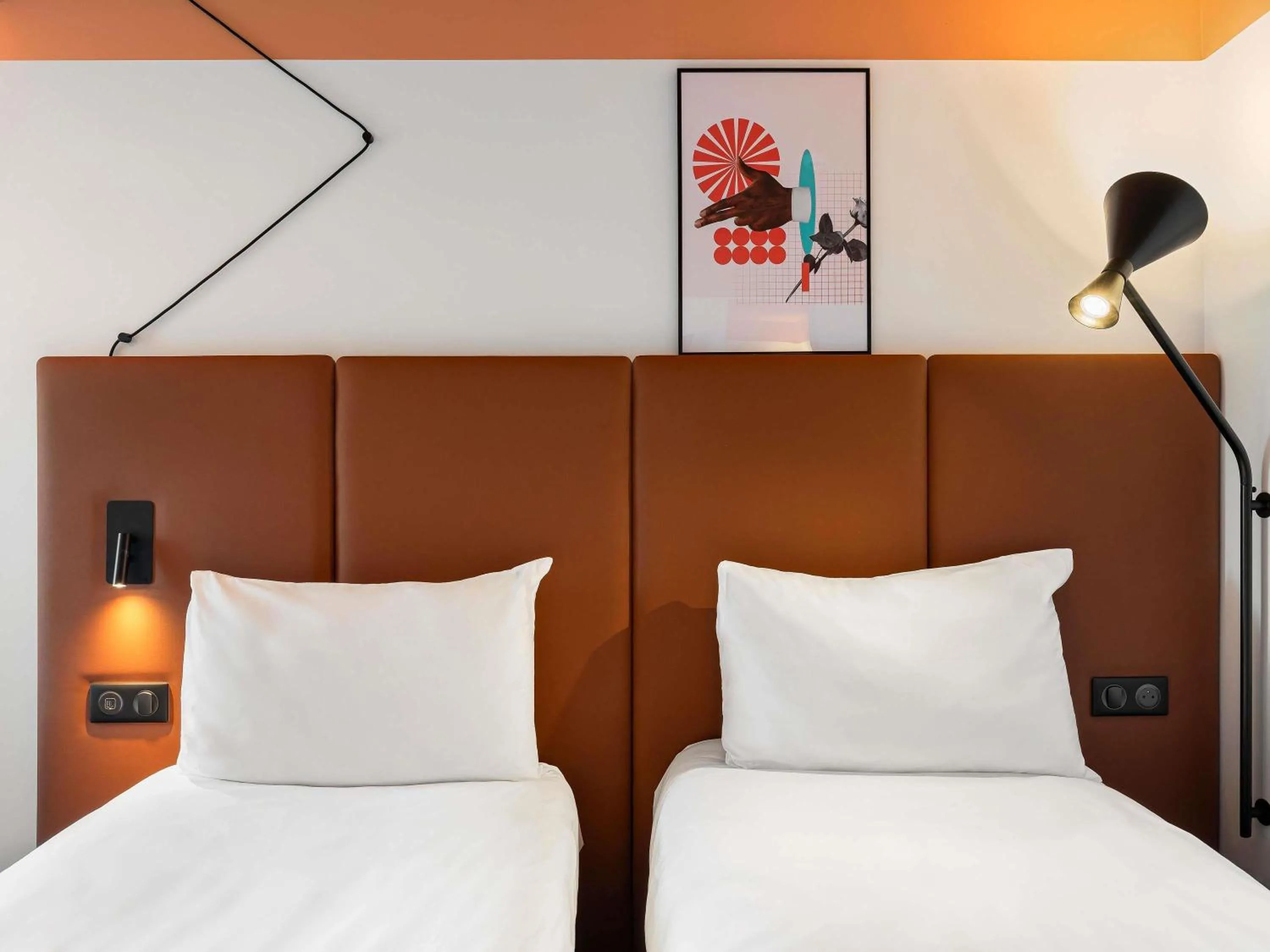 Bedroom, Bed in ibis Nice Aéroport Promenade des Anglais