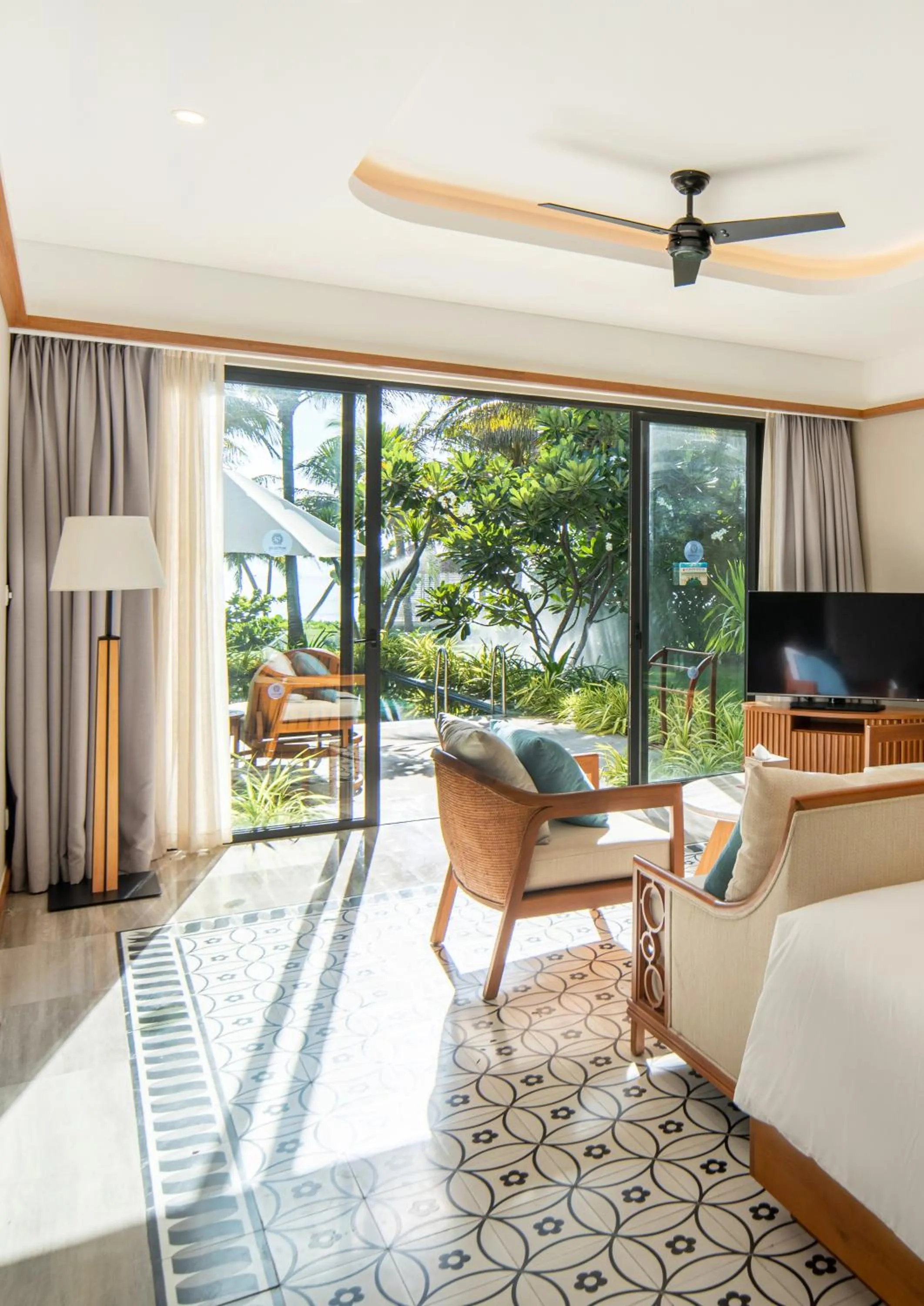 TV and multimedia in Selectum Noa Resort Cam Ranh