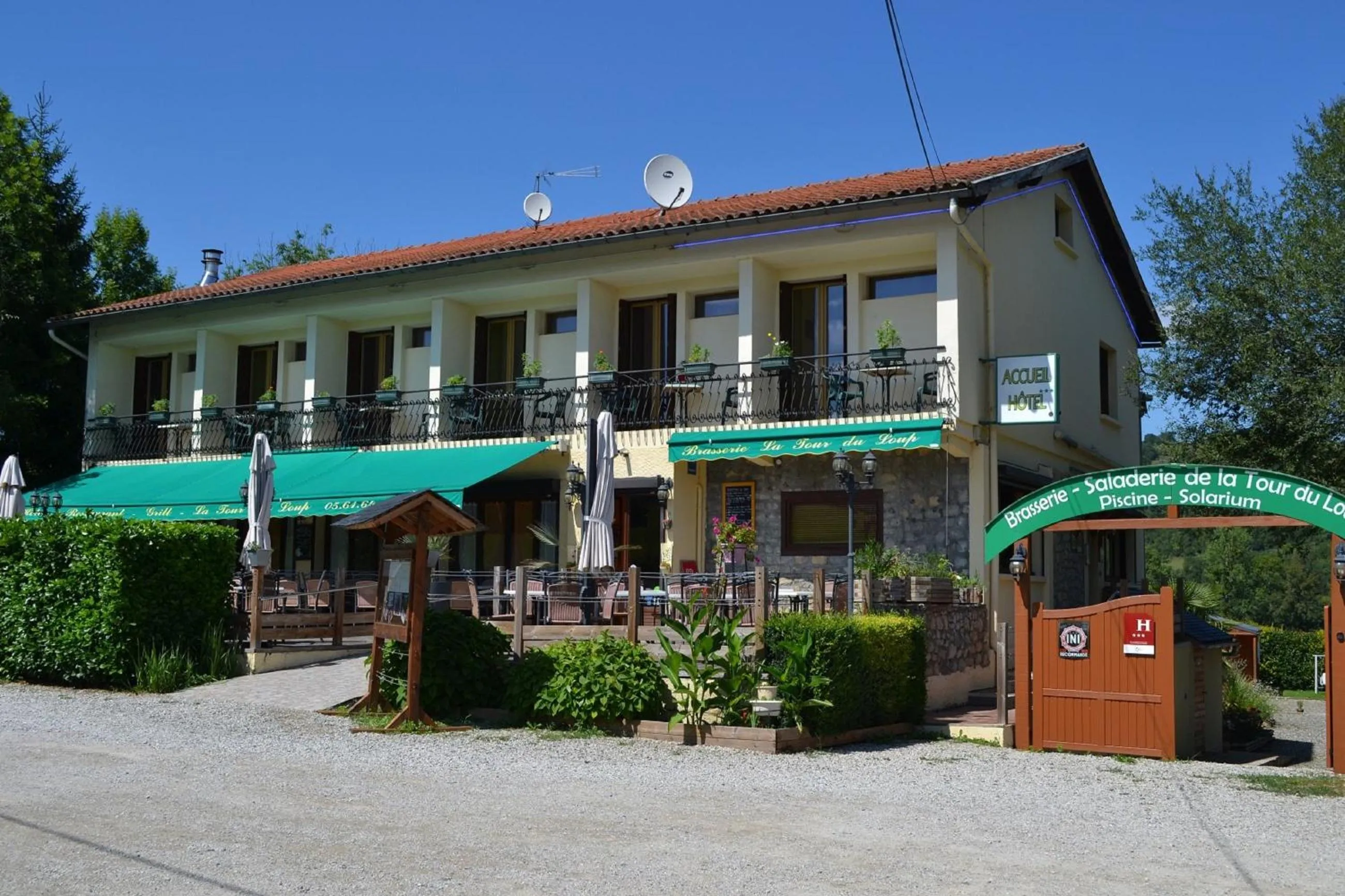 Facade/entrance, Property Building in La Tour du Loup