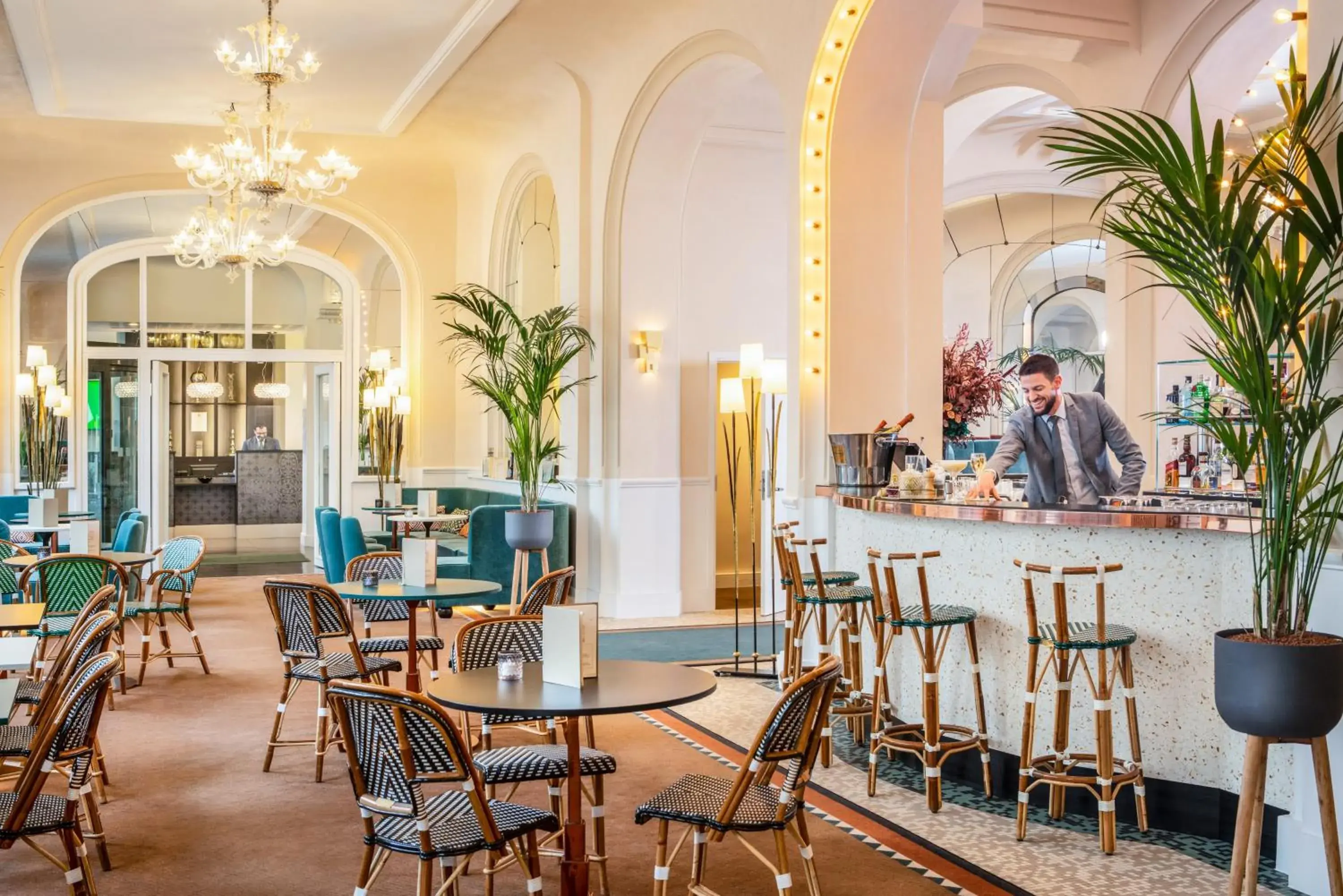 Lounge or bar in Holiday Inn Paris - Gare de Lyon Bastille by IHG Lounge or bar in Holiday Inn Paris - Gare de Lyon Bastille by IHG