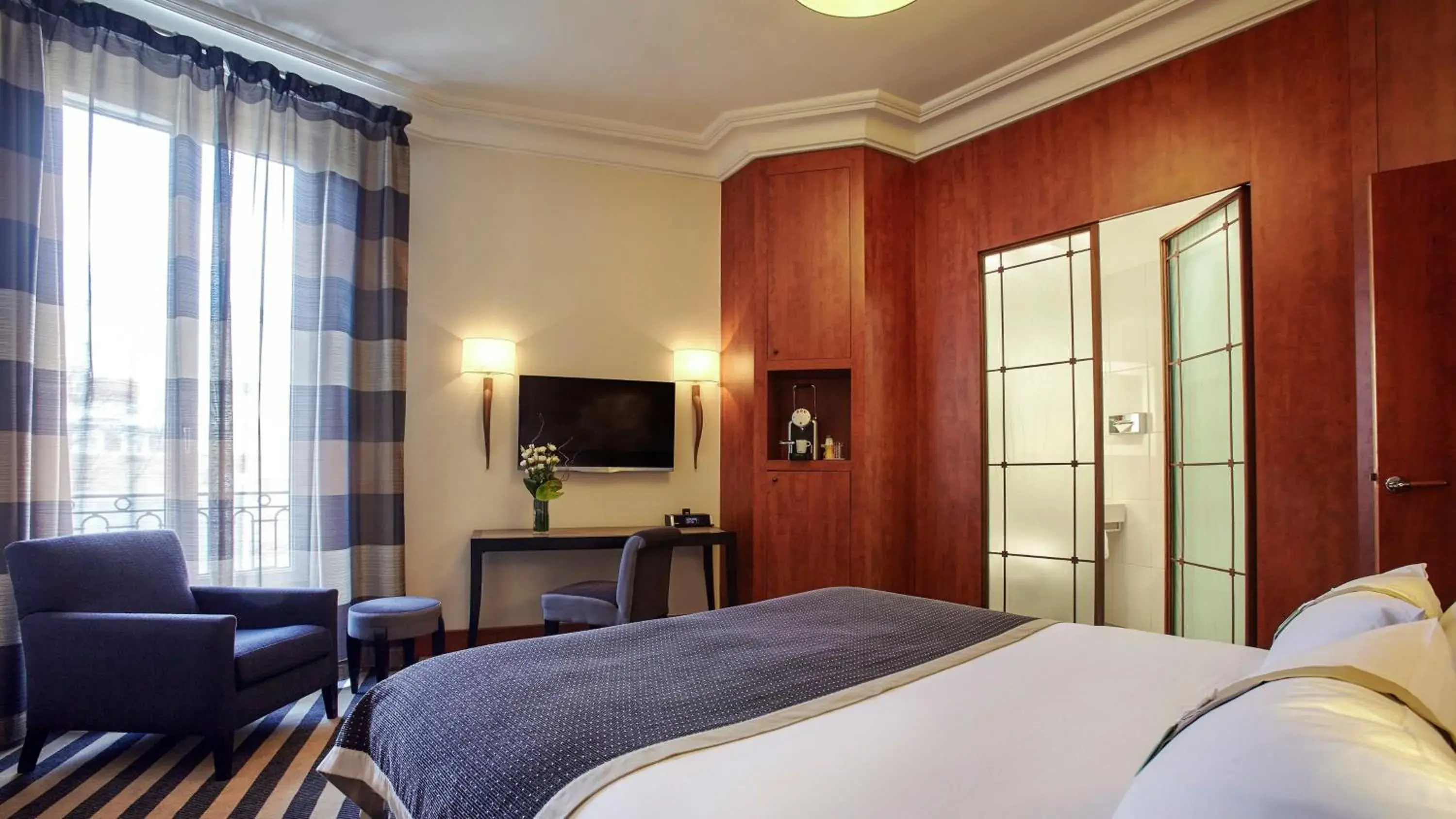 Photo of the whole room, Bed in Holiday Inn Paris - Gare de Lyon Bastille by IHG Photo of the whole room, Bed in Holiday Inn Paris - Gare de Lyon Bastille by IHG