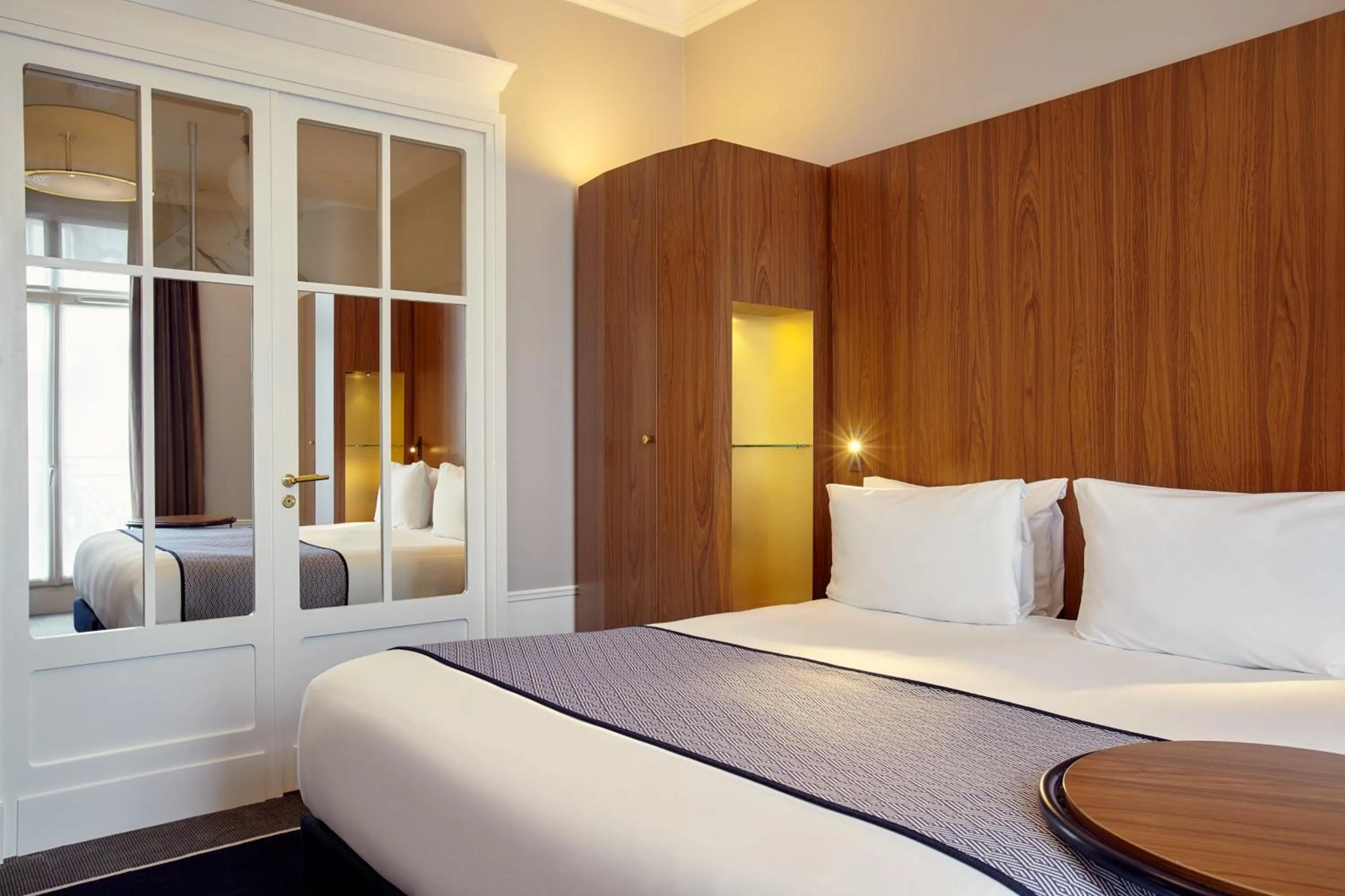 Photo of the whole room, Bed in Holiday Inn Paris - Gare de Lyon Bastille by IHG