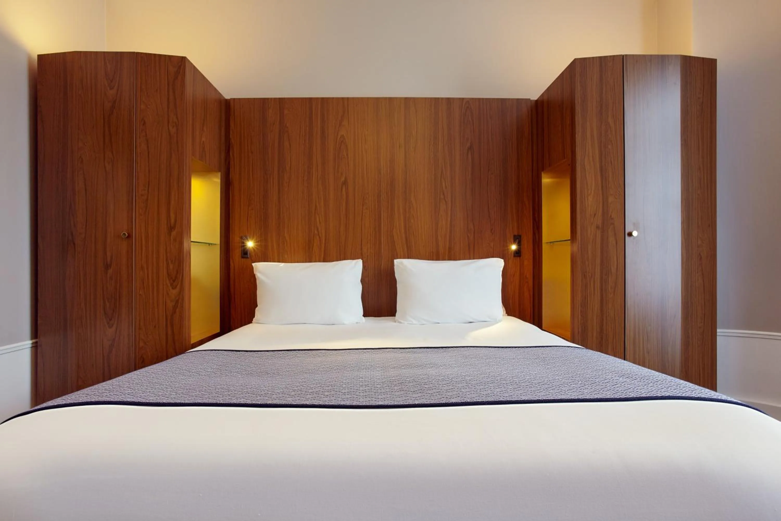 Photo of the whole room, Bed in Holiday Inn Paris - Gare de Lyon Bastille by IHG