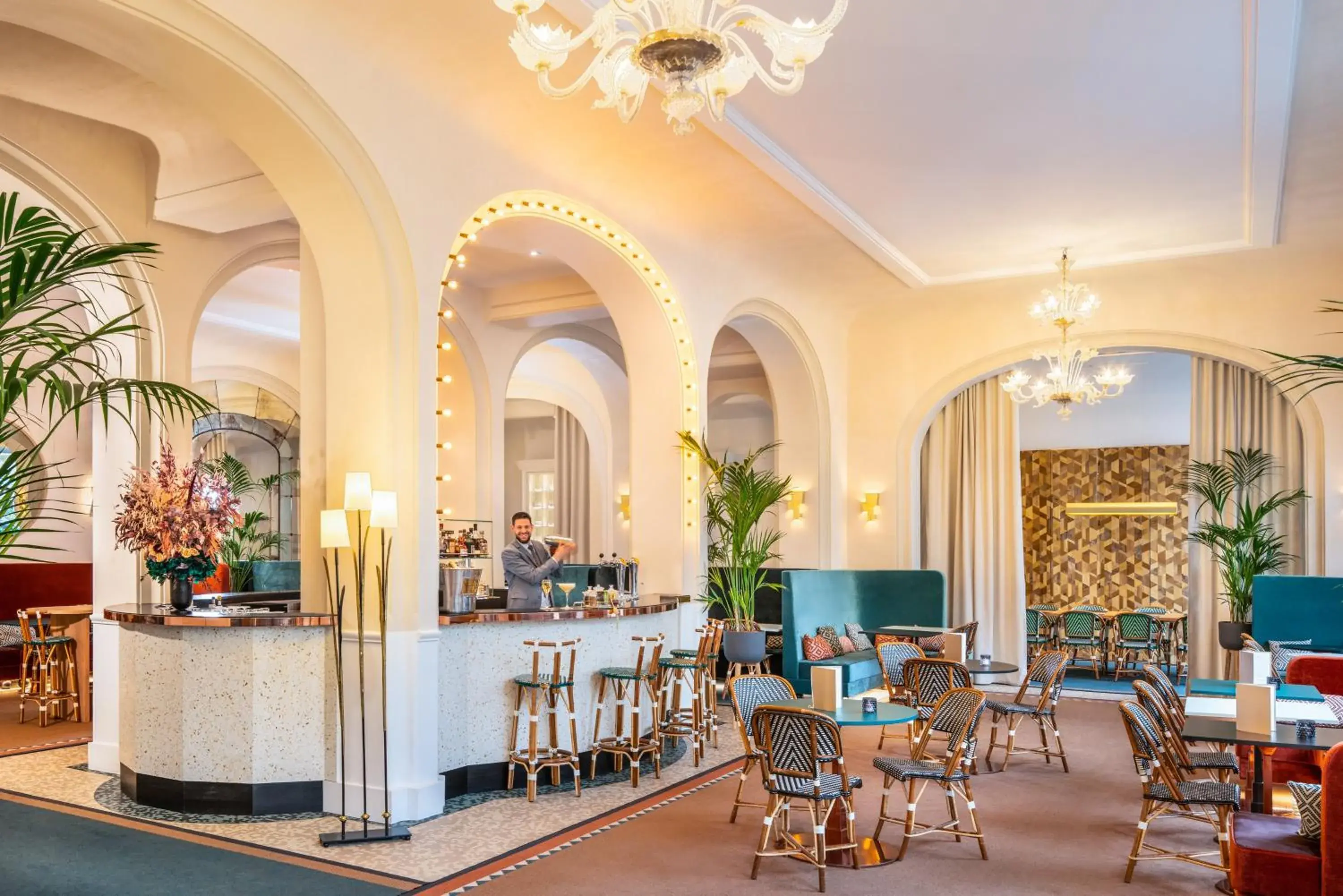 Lounge or bar in Holiday Inn Paris - Gare de Lyon Bastille by IHG Lounge or bar in Holiday Inn Paris - Gare de Lyon Bastille by IHG