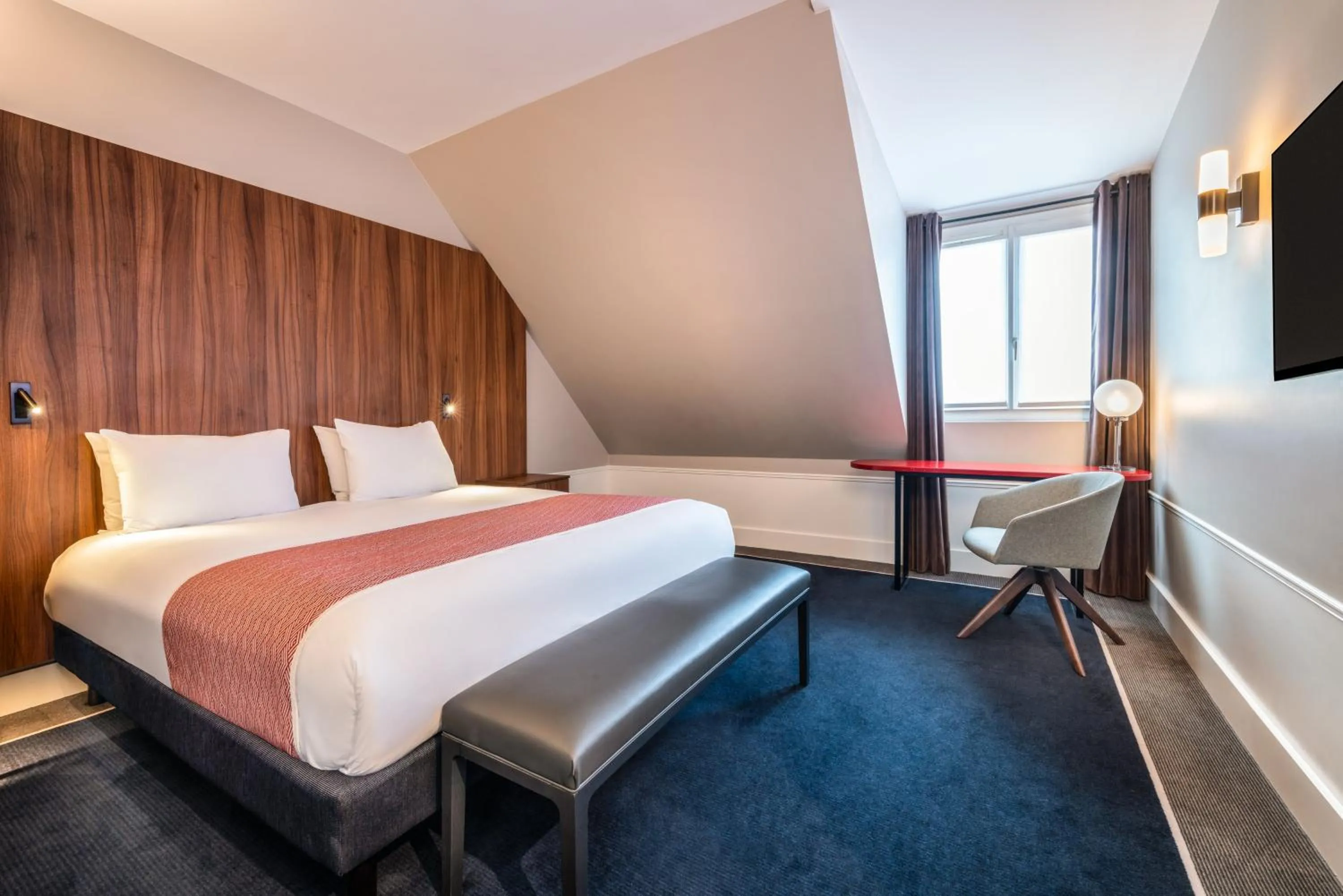 Bedroom, Bed in Holiday Inn Paris - Gare de Lyon Bastille by IHG