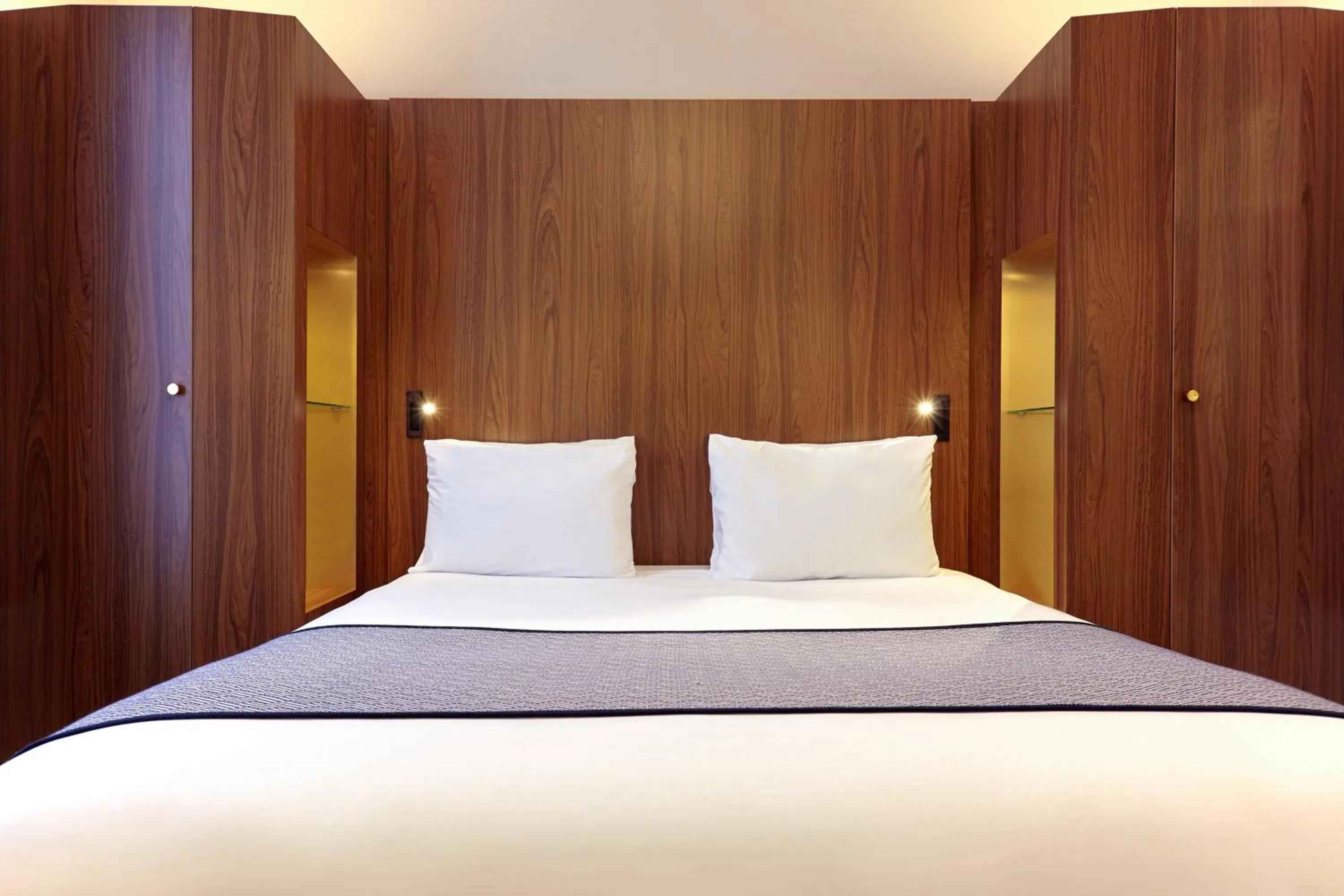 Photo of the whole room, Bed in Holiday Inn Paris - Gare de Lyon Bastille by IHG