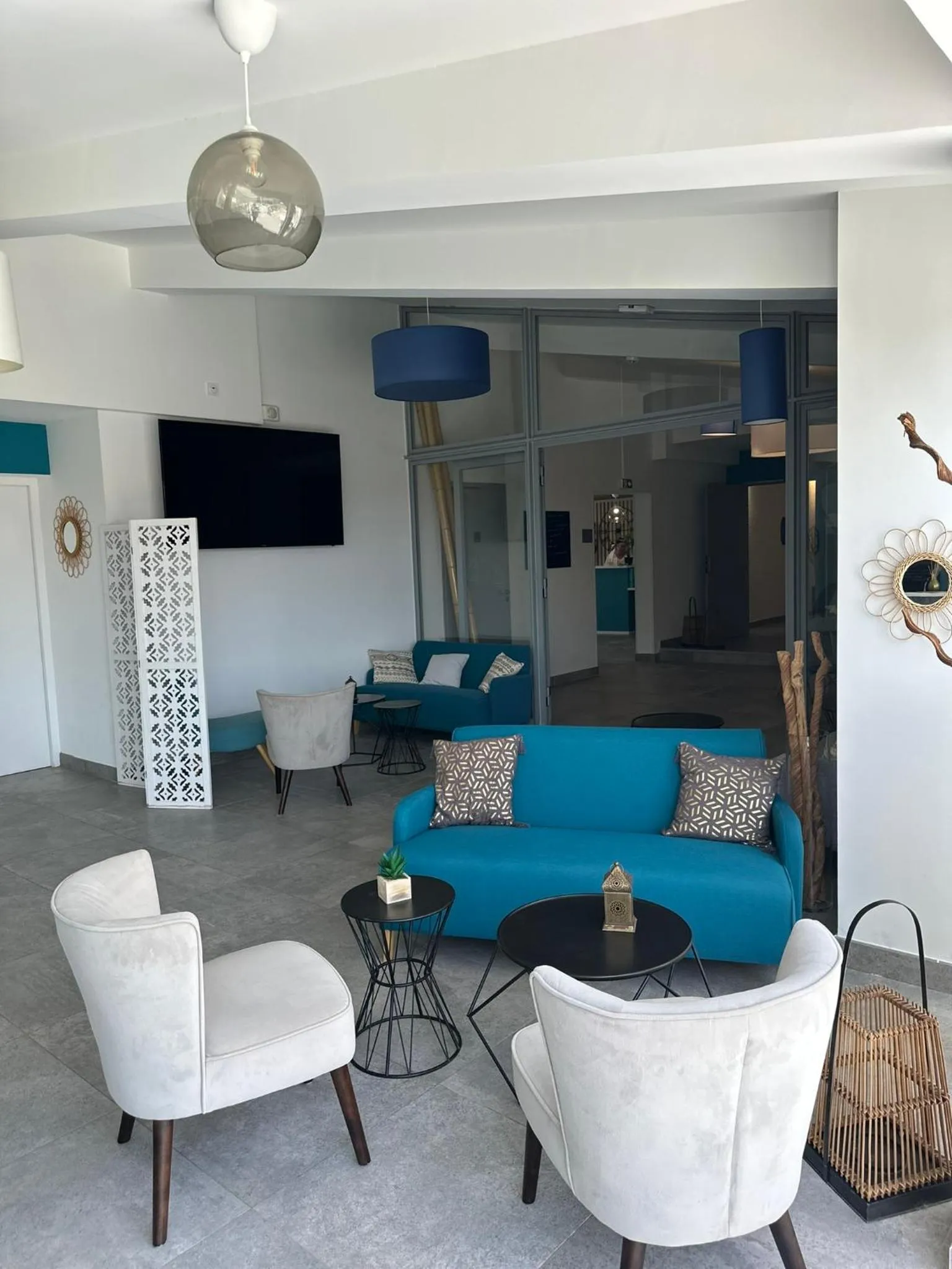 Communal lounge/ TV room in Hotel La Voile