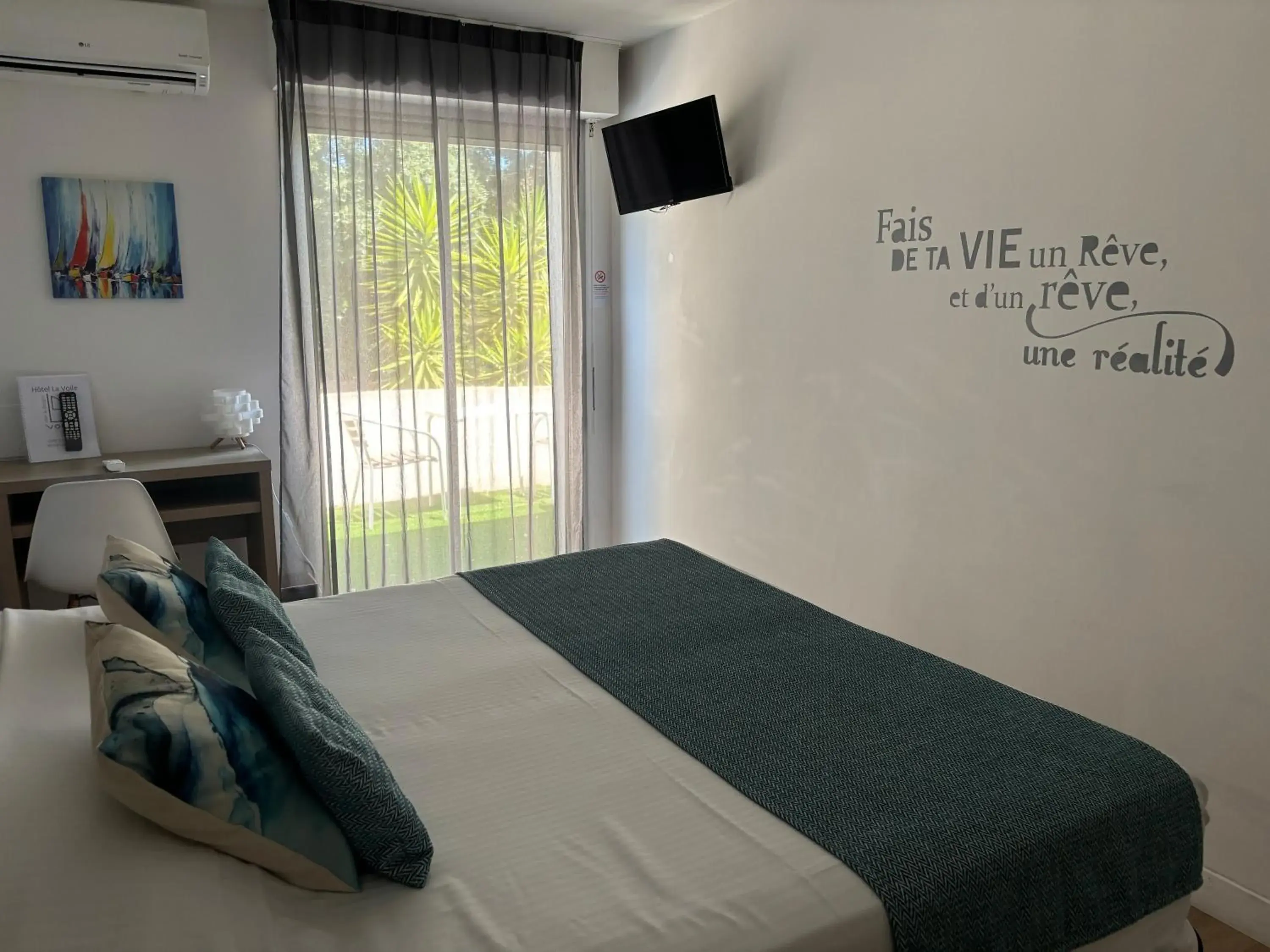 Bed in Hotel La Voile Bed in Hotel La Voile