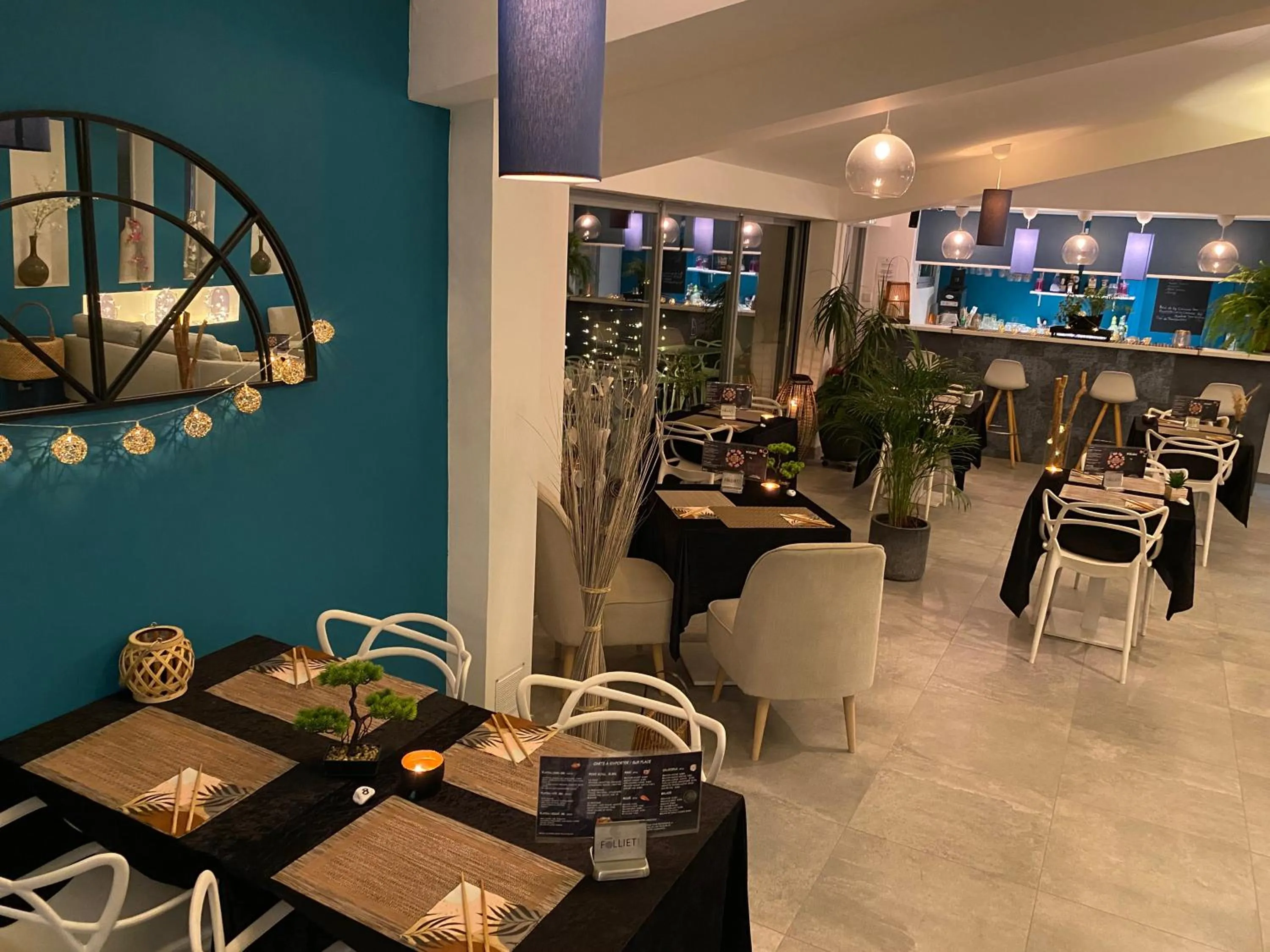 Restaurant/places to eat in Hotel La Voile