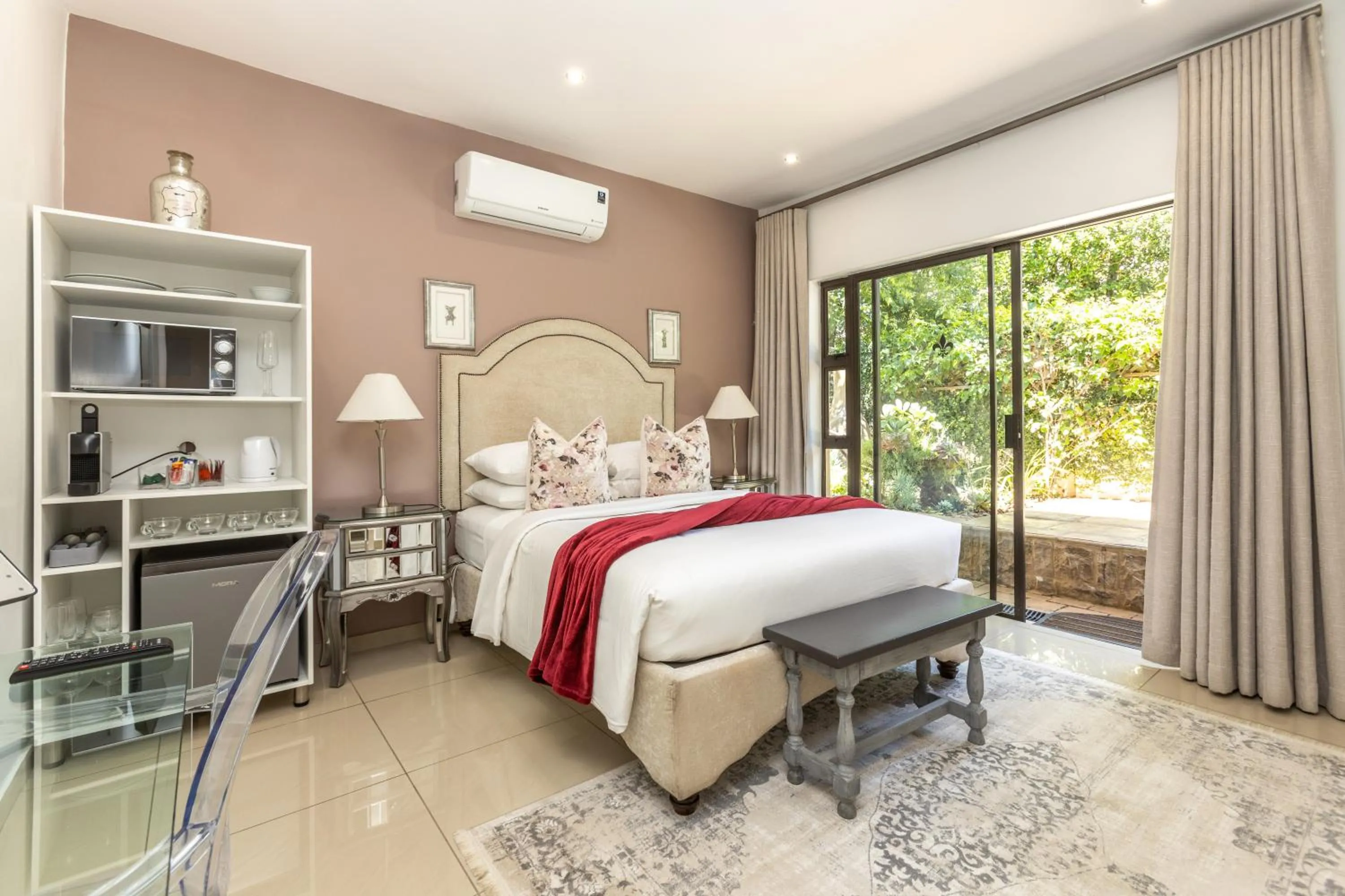 Deluxe Queen Suite in Fleur de Lis Boutique Accommodation