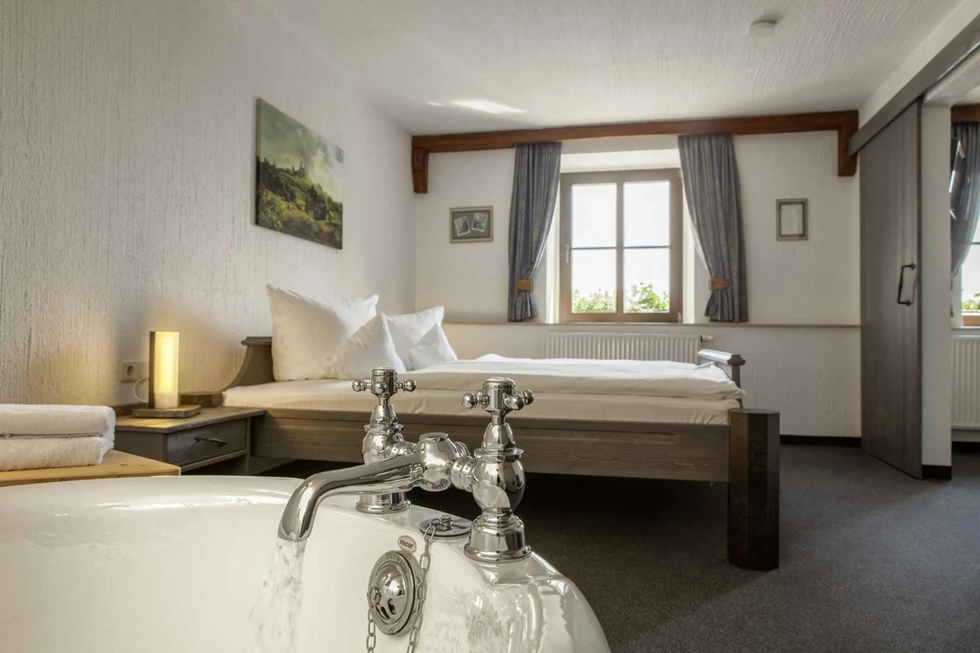 Photo of the whole room, Bed in Burghotel Stolpen