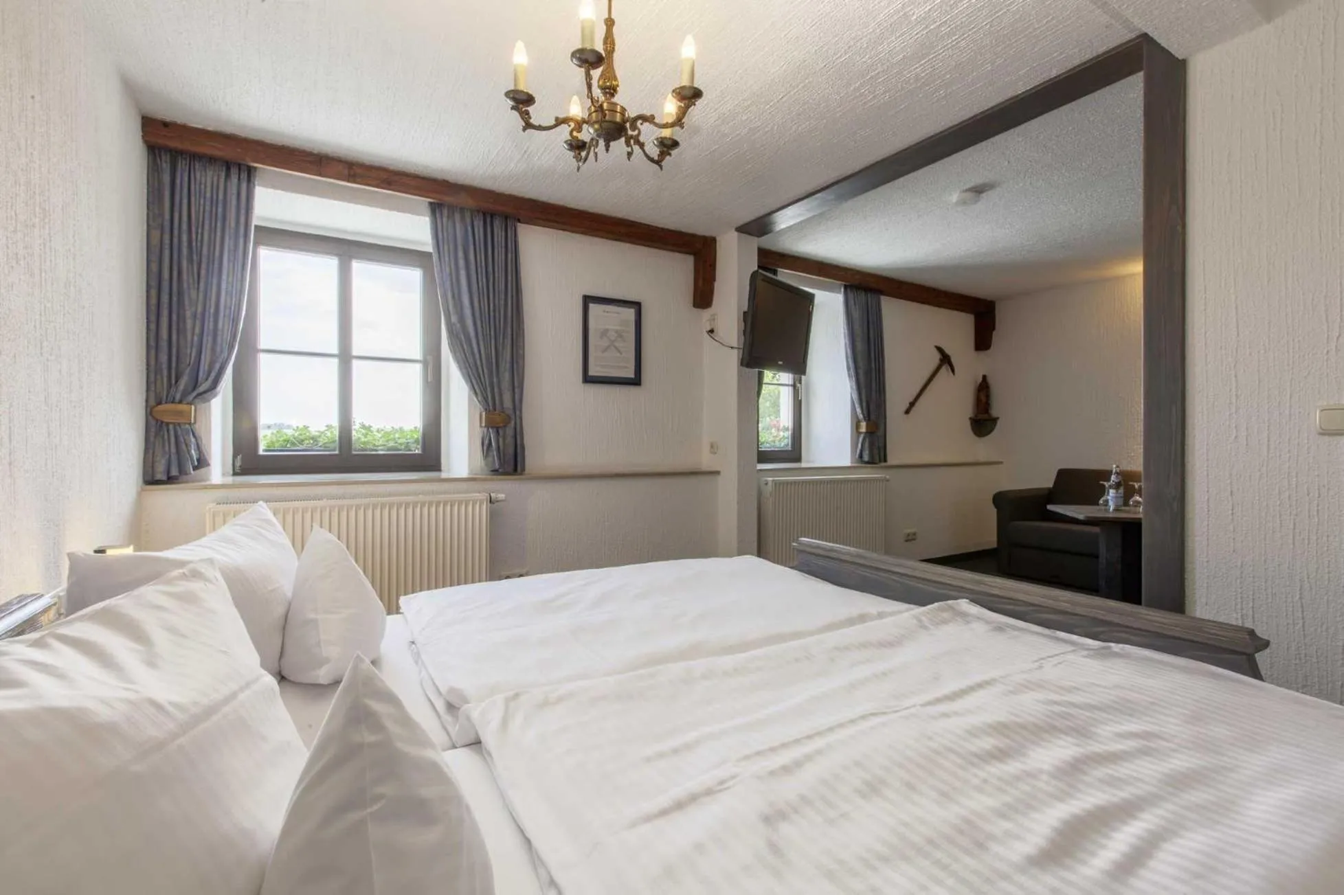 Photo of the whole room, Bed in Burghotel Stolpen